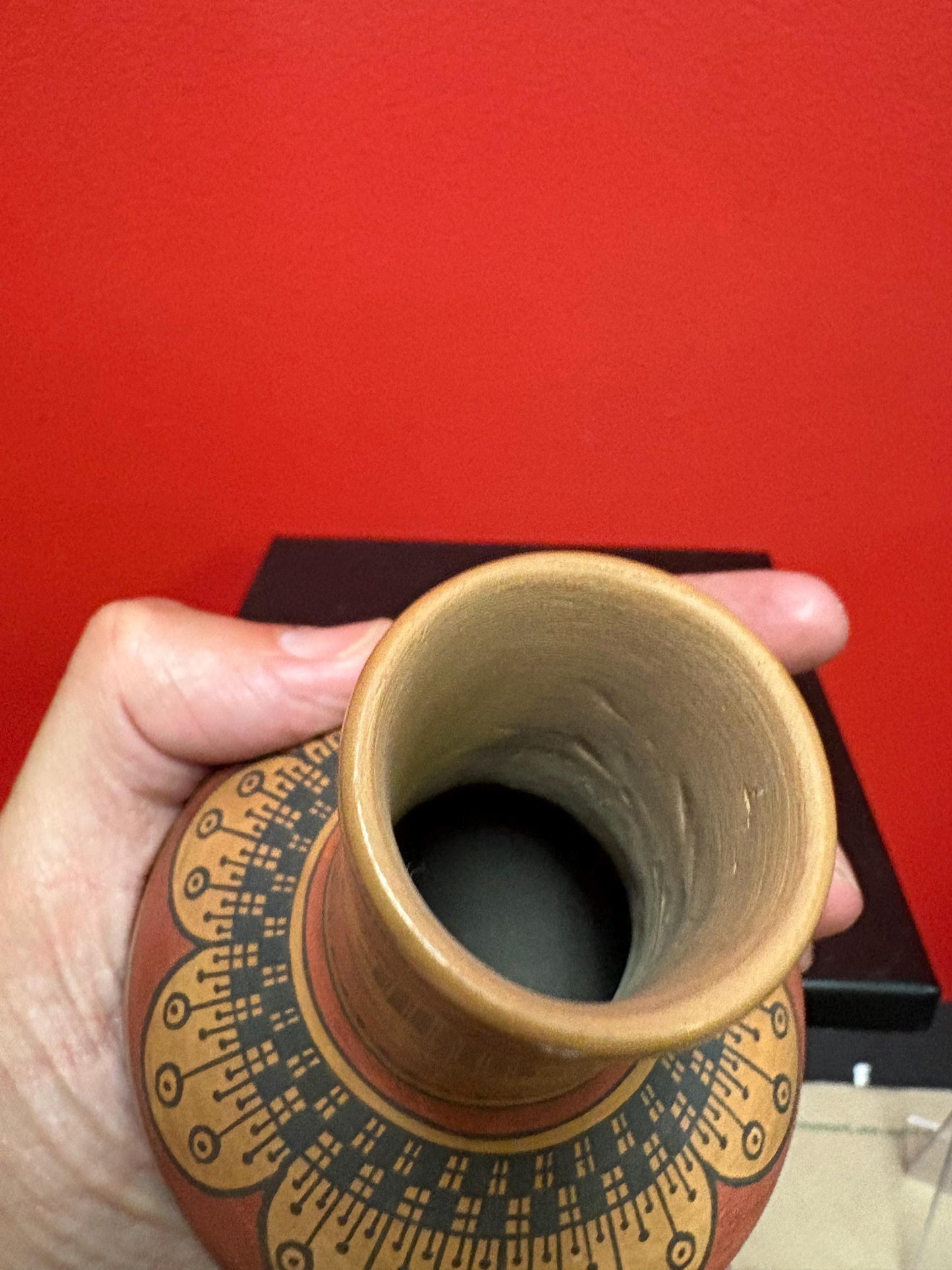 Beautiful 5 inch tall South American pottery vase great decoration and perfect condition