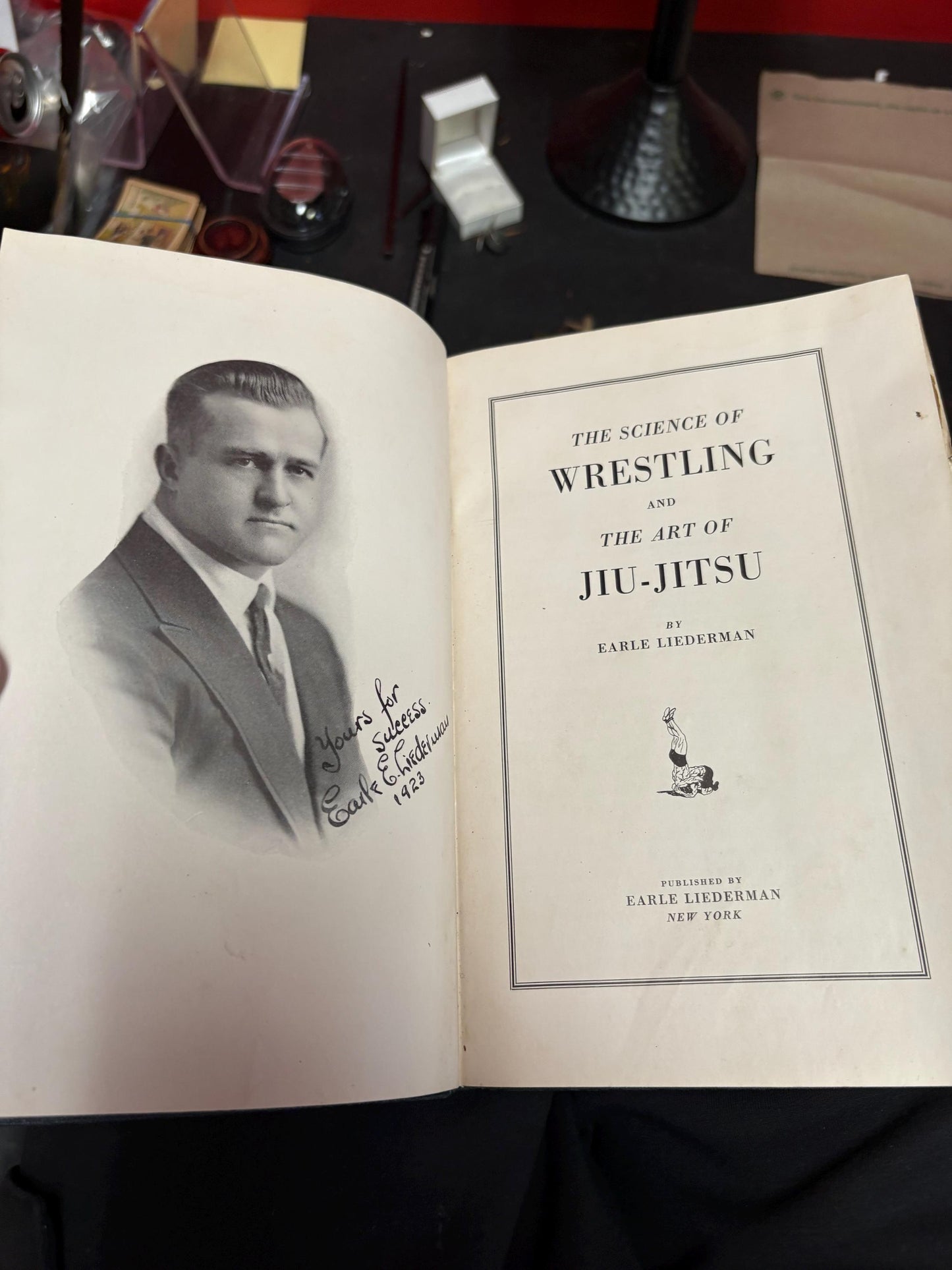 Beautiful copy of the science of wrestling and the art of JIU JITSU 3rd edition 1925 pretty good condition 223 PGS lots photos