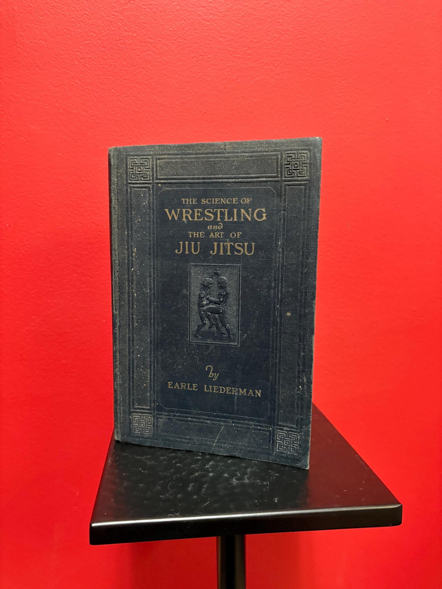 Beautiful copy of the science of wrestling and the art of JIU JITSU 3rd edition 1925 pretty good condition 223 PGS lots photos