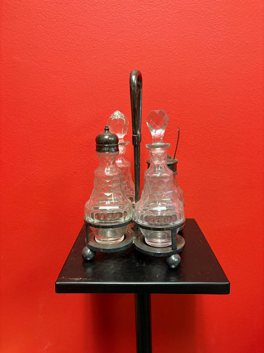 Beautiful English silver plated and crystal cruet set in great condition  wow   great value  perfect gift