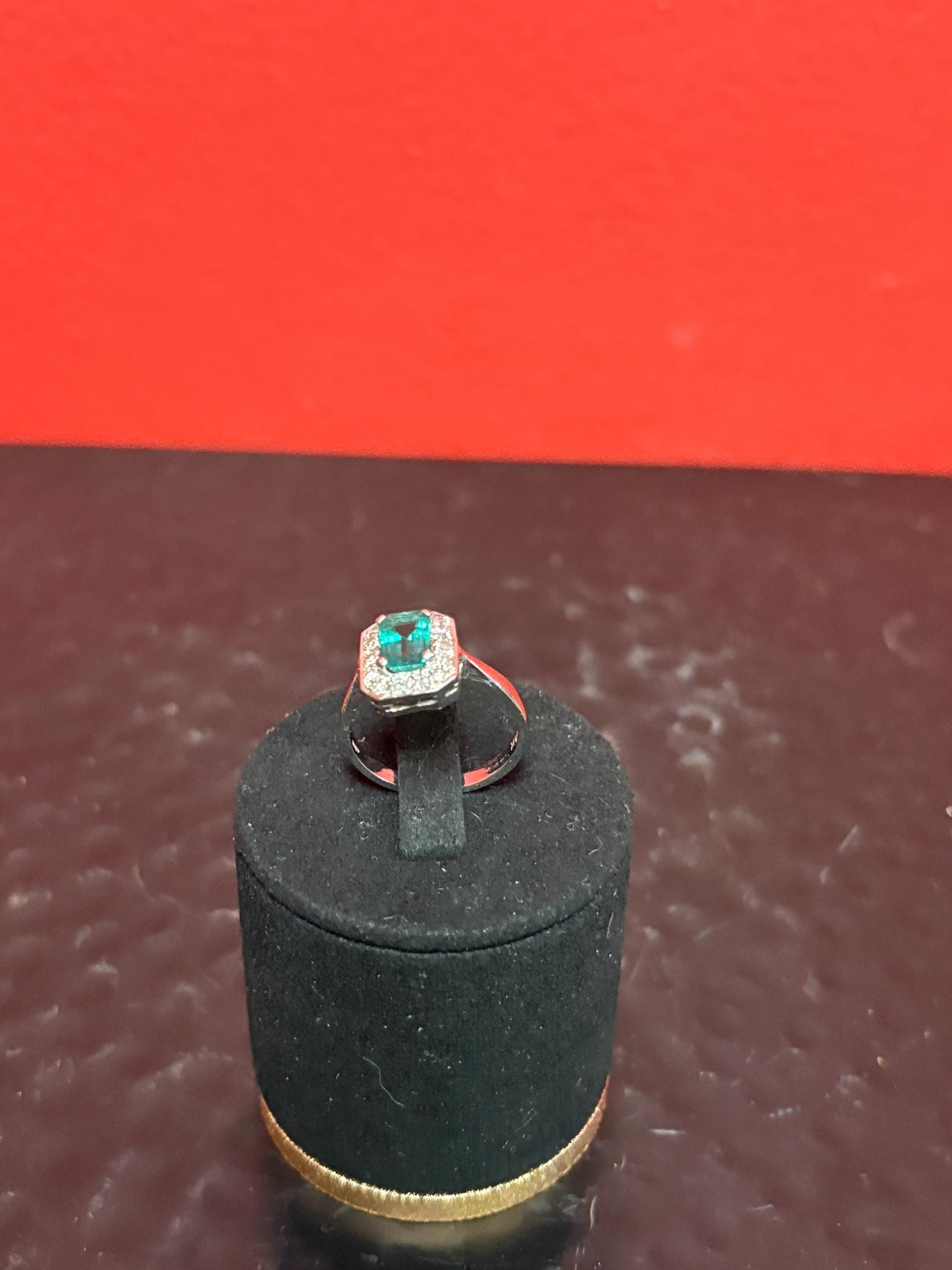 Beautiful 14 karat white gold with emerald and diamonds size 6 lovely condition - B