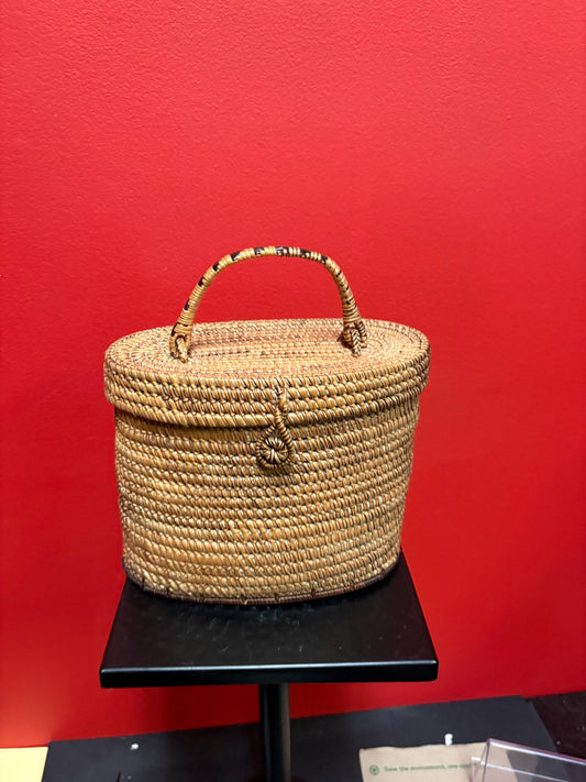 Indigenous first nations weaved basket box 8 x 5 x 9“ high  great value
