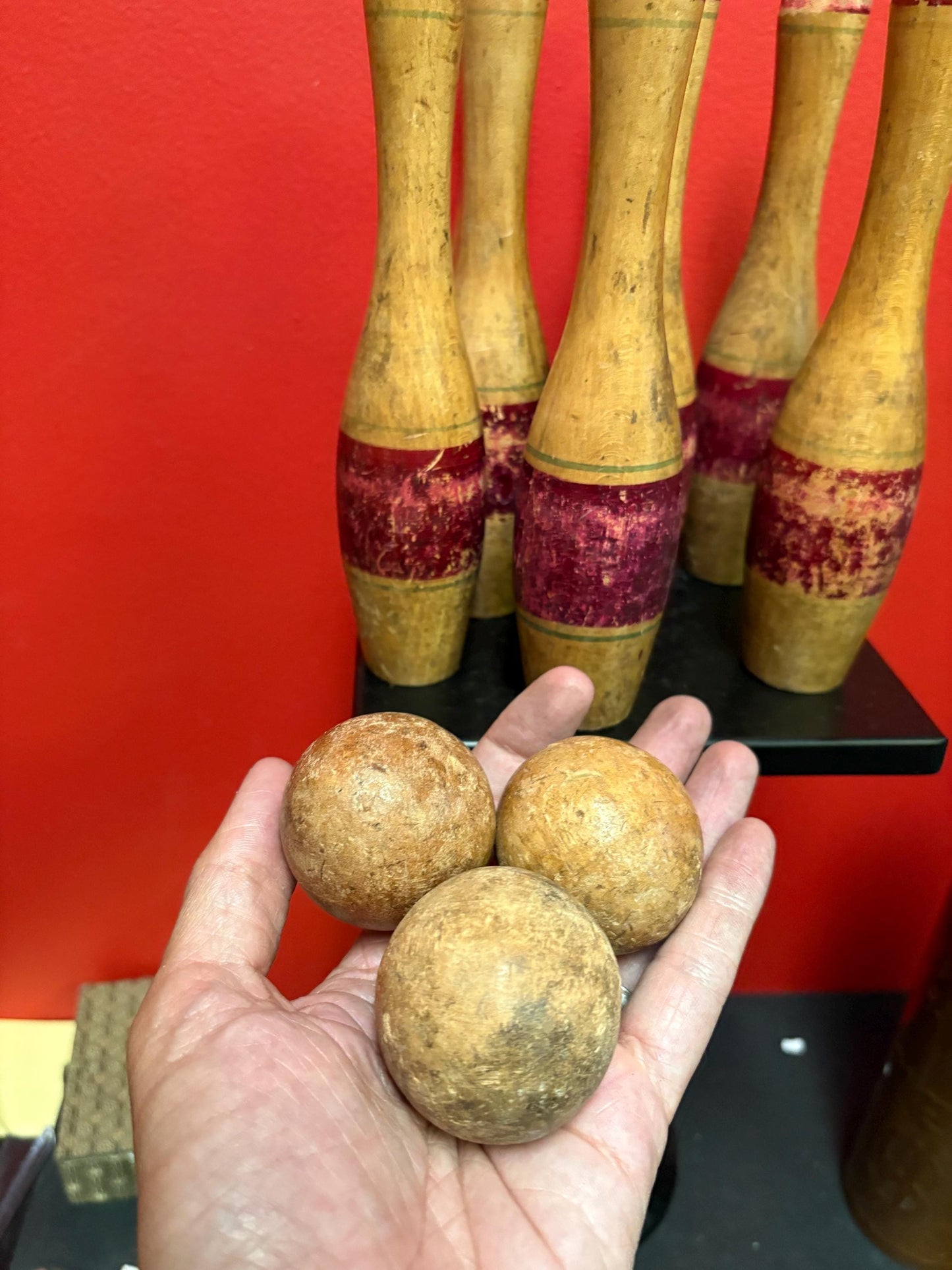 amazing rare late 19th century childs bowling skittle game   sticks 8 inch tall  antique condition - wonderful decor