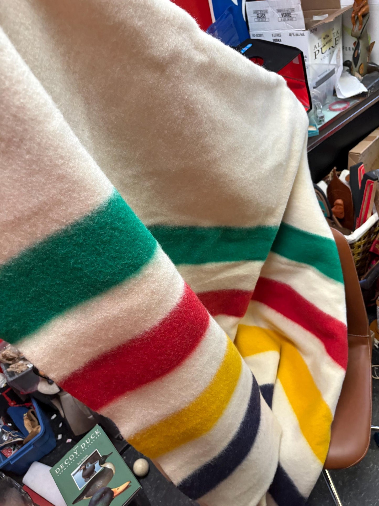6 point Authentic HBC Hudson Bay six point Blanket in mint condition. approx 90 x 100 wow HBC rare