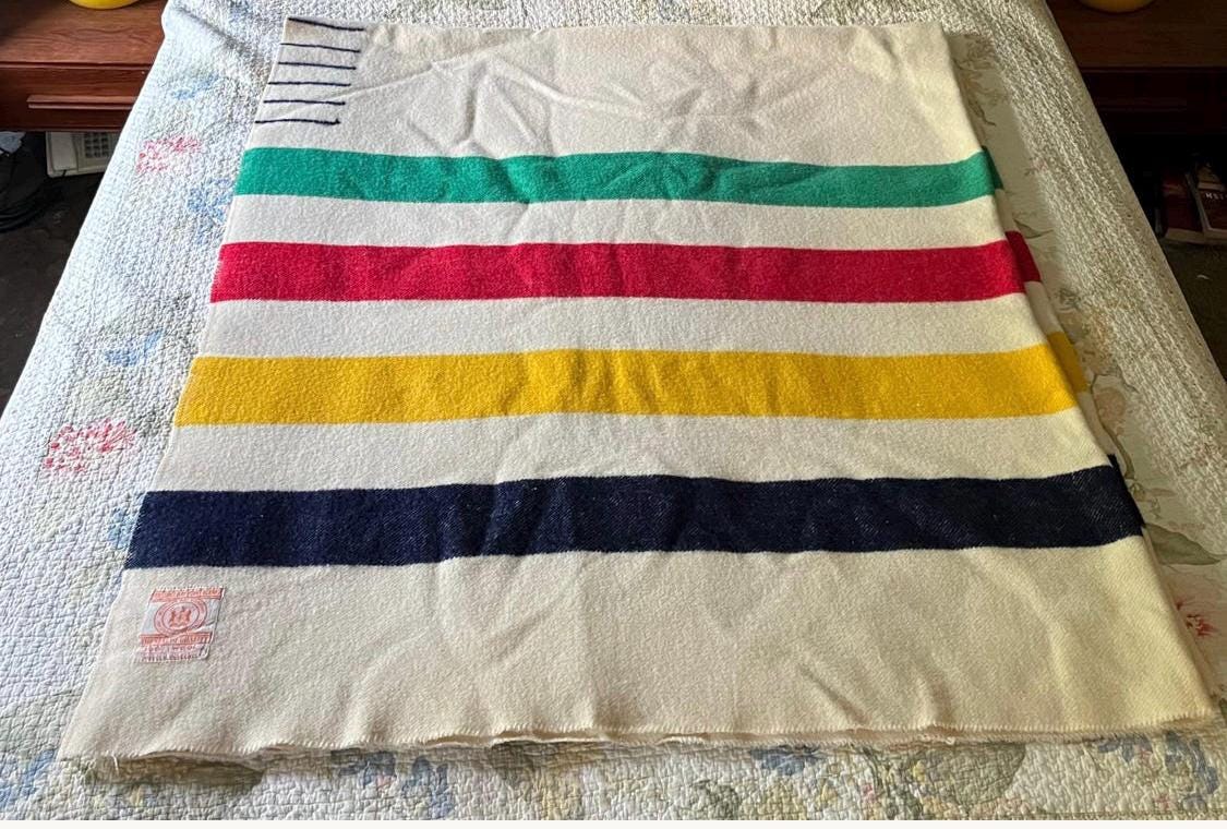 6 point Authentic HBC Hudson Bay six point Blanket in mint condition. approx 90 x 100 wow HBC rare