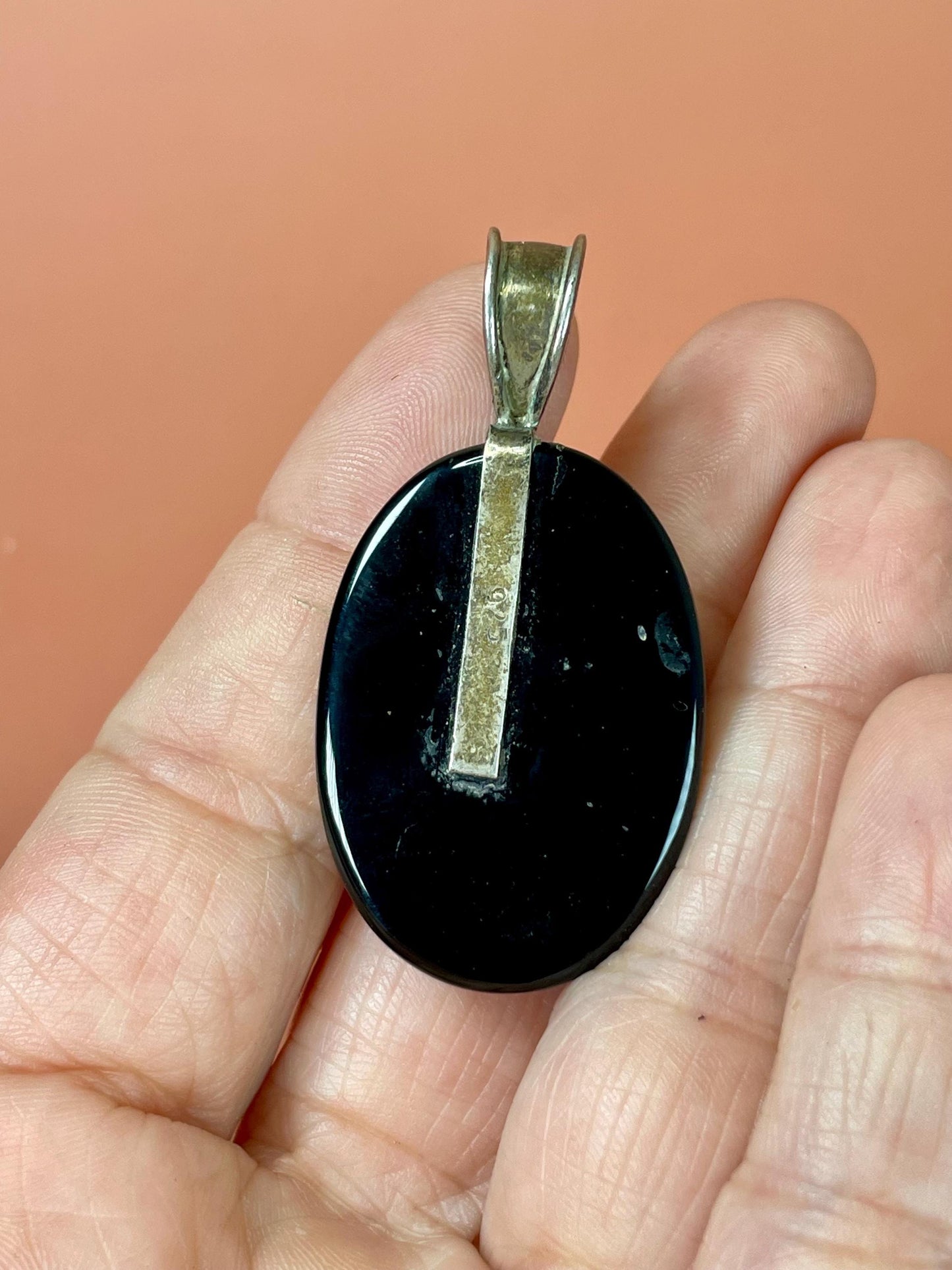 2 inch long glass pendant with opalescent accent lovely condition