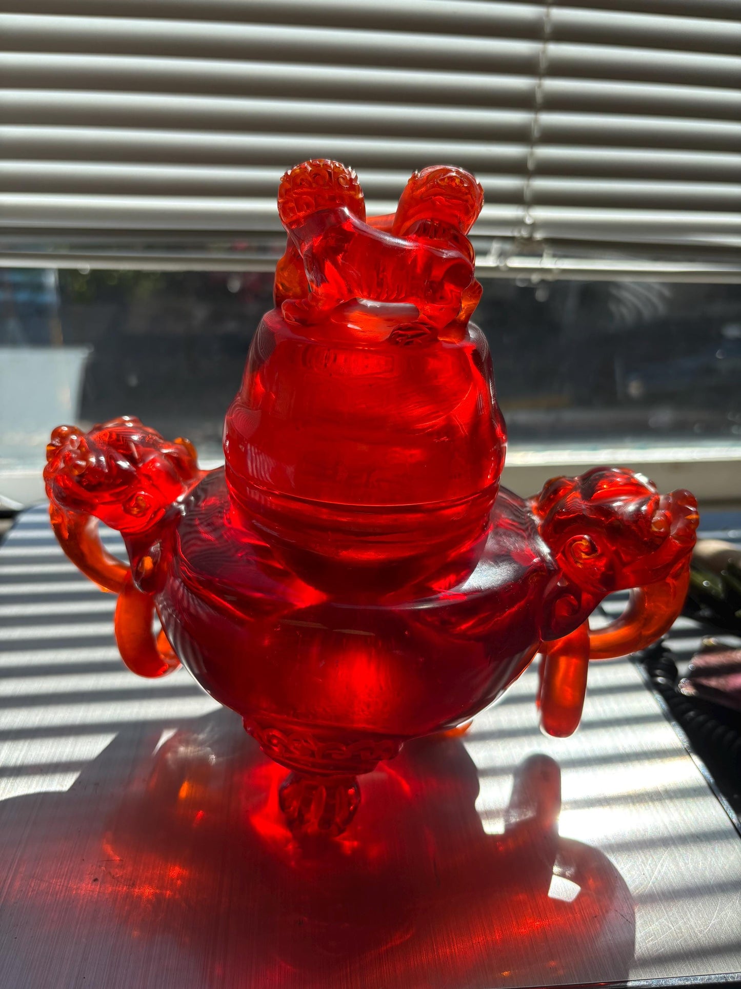 Stunning antique authentic Chinese red Cherry Amber sensor with lid - amazing detail and imagery - 1.42 kg - 10 x 9 wide -