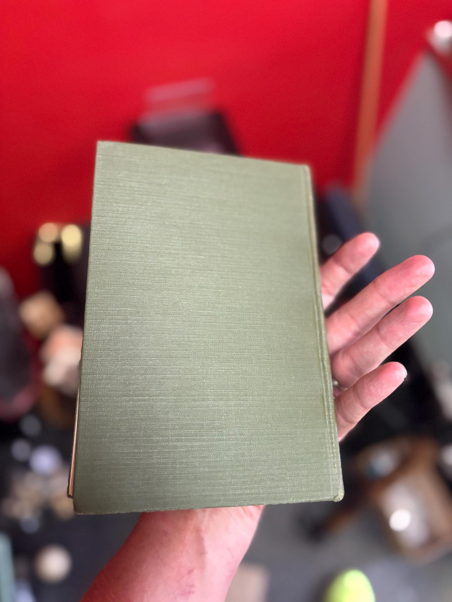 Beautiful antique garden flowers book - nice illustrations - 1st edition 1927 - pretty great condition - 311 pages and perfect gift