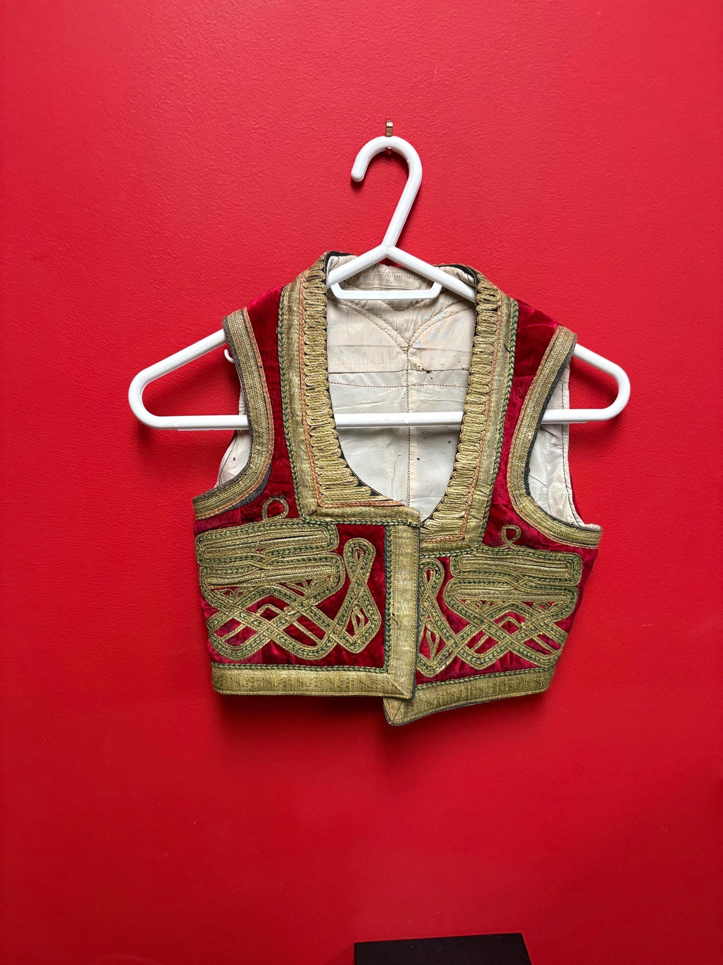 Beautiful 19 century Chinese or Tibetan child emperor vest 16 x 15 wide in great condition - wow