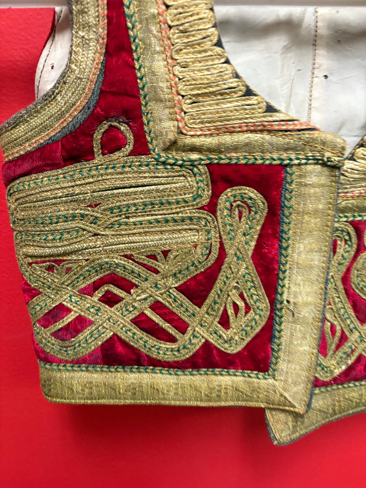 Beautiful 19 century Chinese or Tibetan child emperor vest 16 x 15 wide in great condition - wow