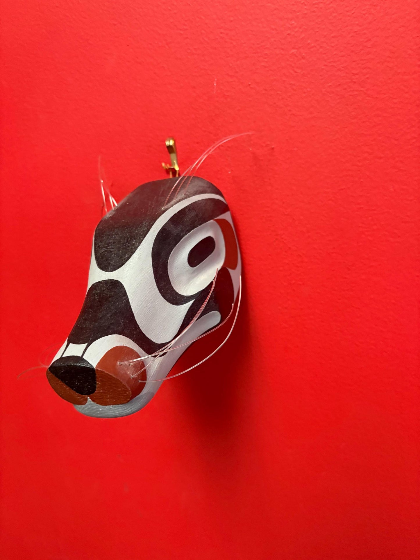 Lovely 7 x 3 1/2 high 3-D painted indigenous First Nations carving of a mouse  great imagery  signed in distinctively  wow