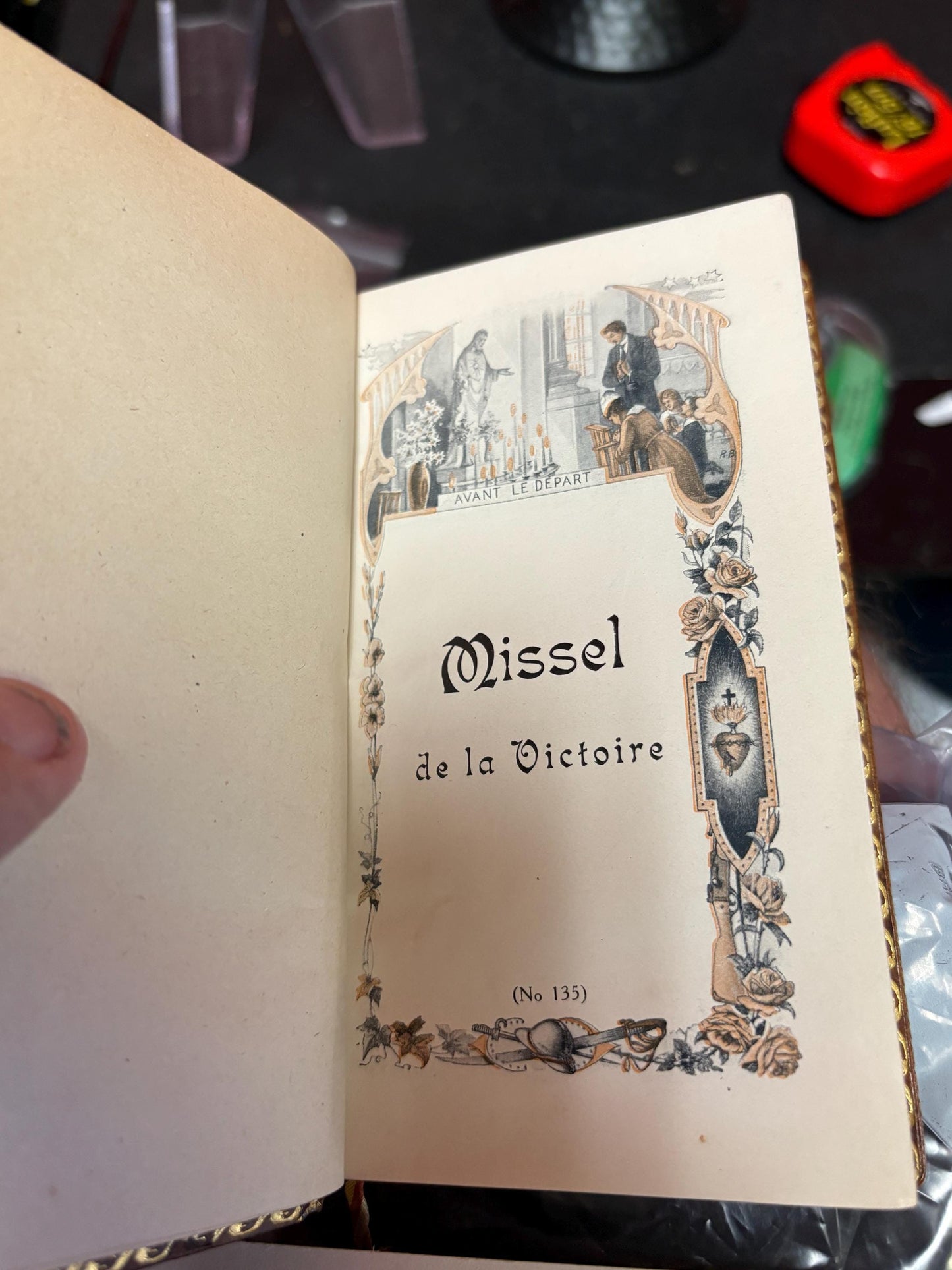 Stunning 1919 French MISSEL DE la VICTOIRE by Jean - Marie Buisson perfect condition in French celebrate end of 1st ww wow
