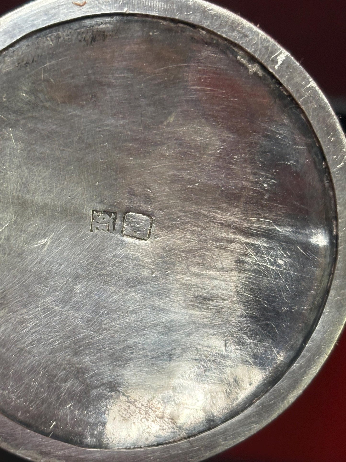 A Chinese export silver mug with flowers and foliage engraved within decorative panels; and a dragon handle. Marked with LC, for Leeching, 利