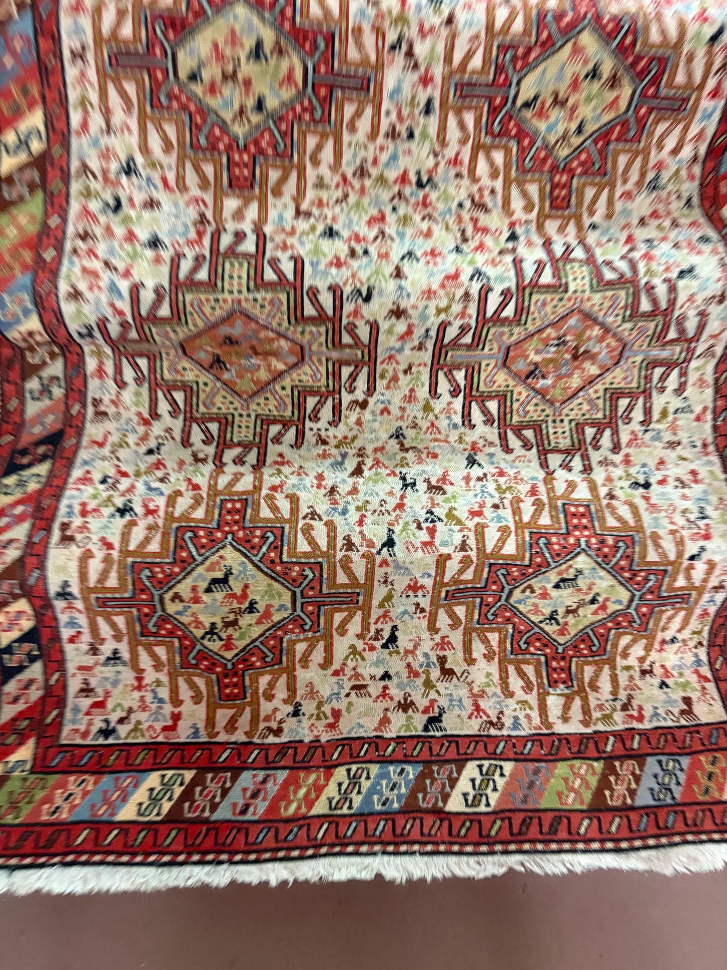 Beautiful high-end antique Persian rug - great condition and amazing price approximately 54 x 41 inches wide wow amazing imagery