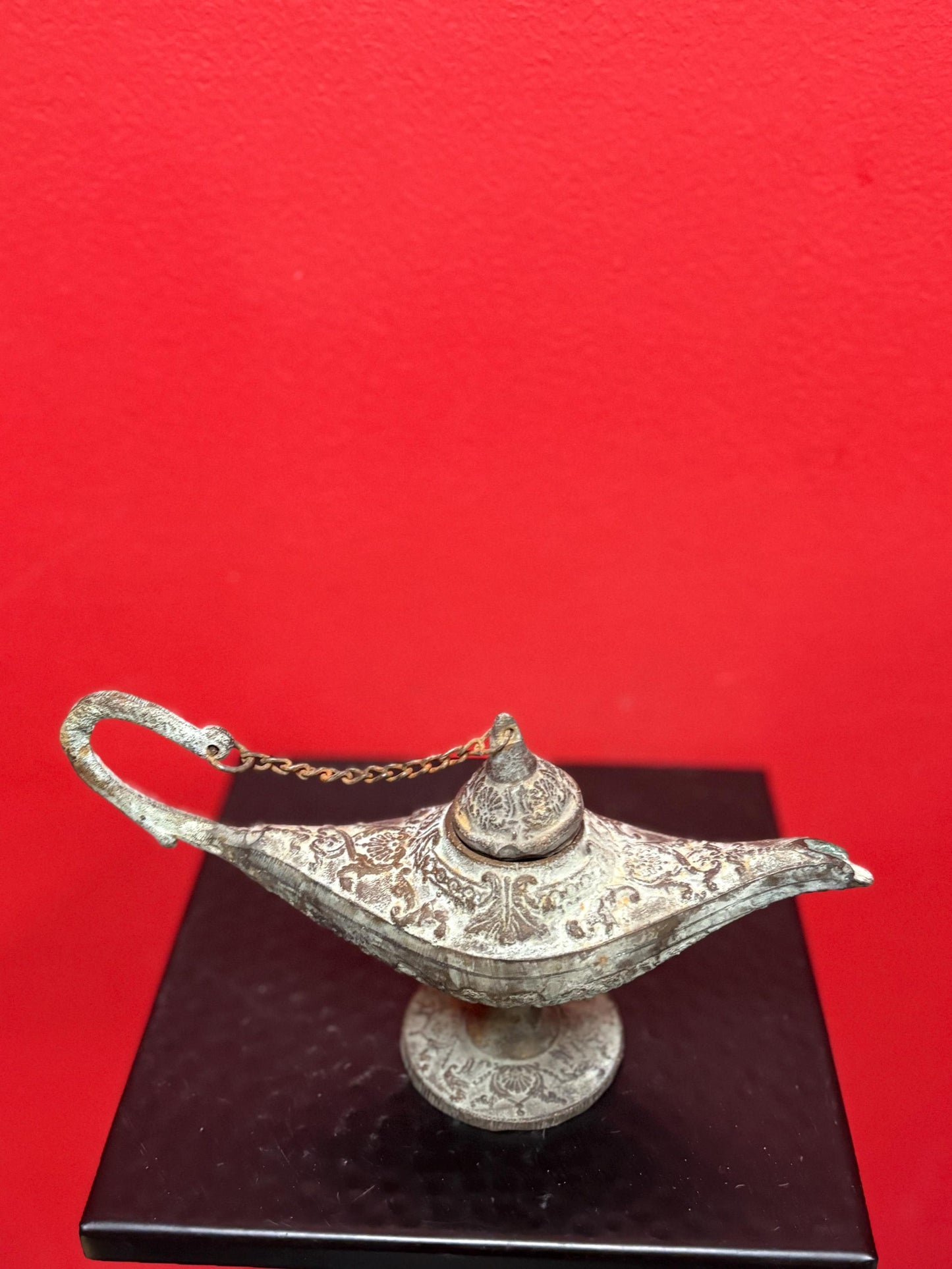 8 x 4“ high antique bronze genie lamp in great condition with amazing Patina wonderful piece and percent gift ..: 3 wishes included