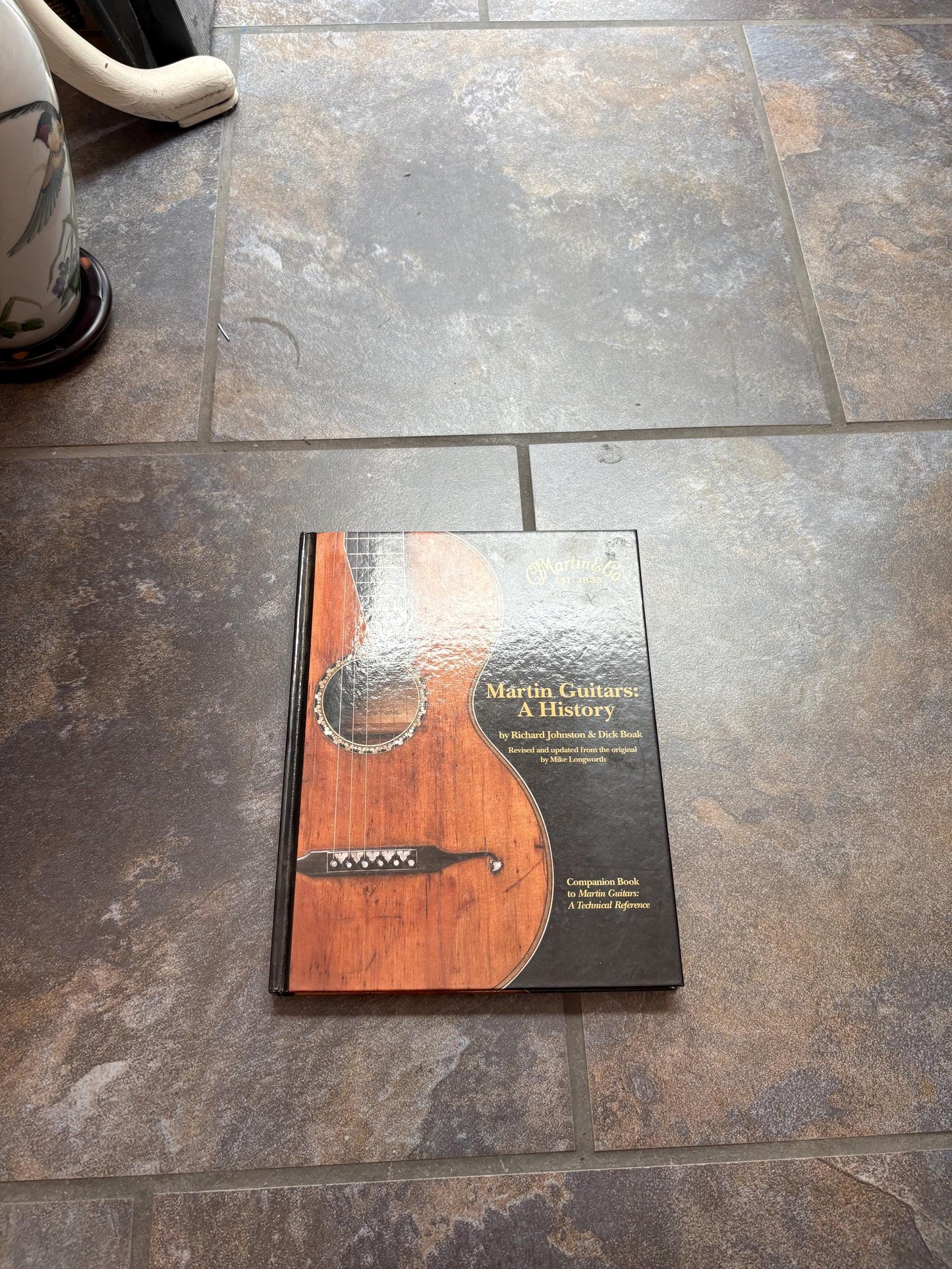Amazing Martins guitar history book of that condition and great gift 230 pages great pictures and info wow