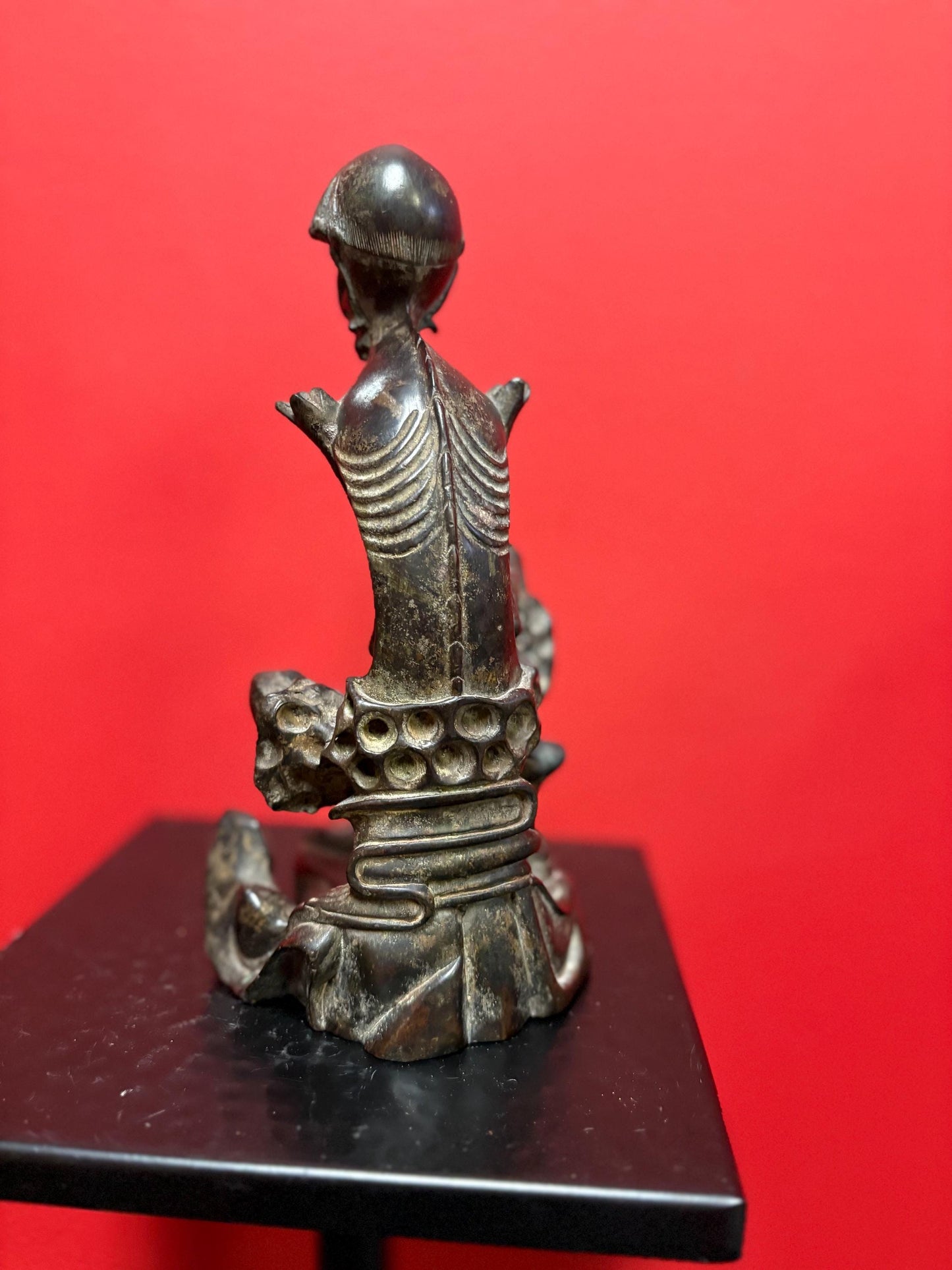 Beautiful 19 century heavy Nepalese bronze statue great detail and wonderful imagery wow