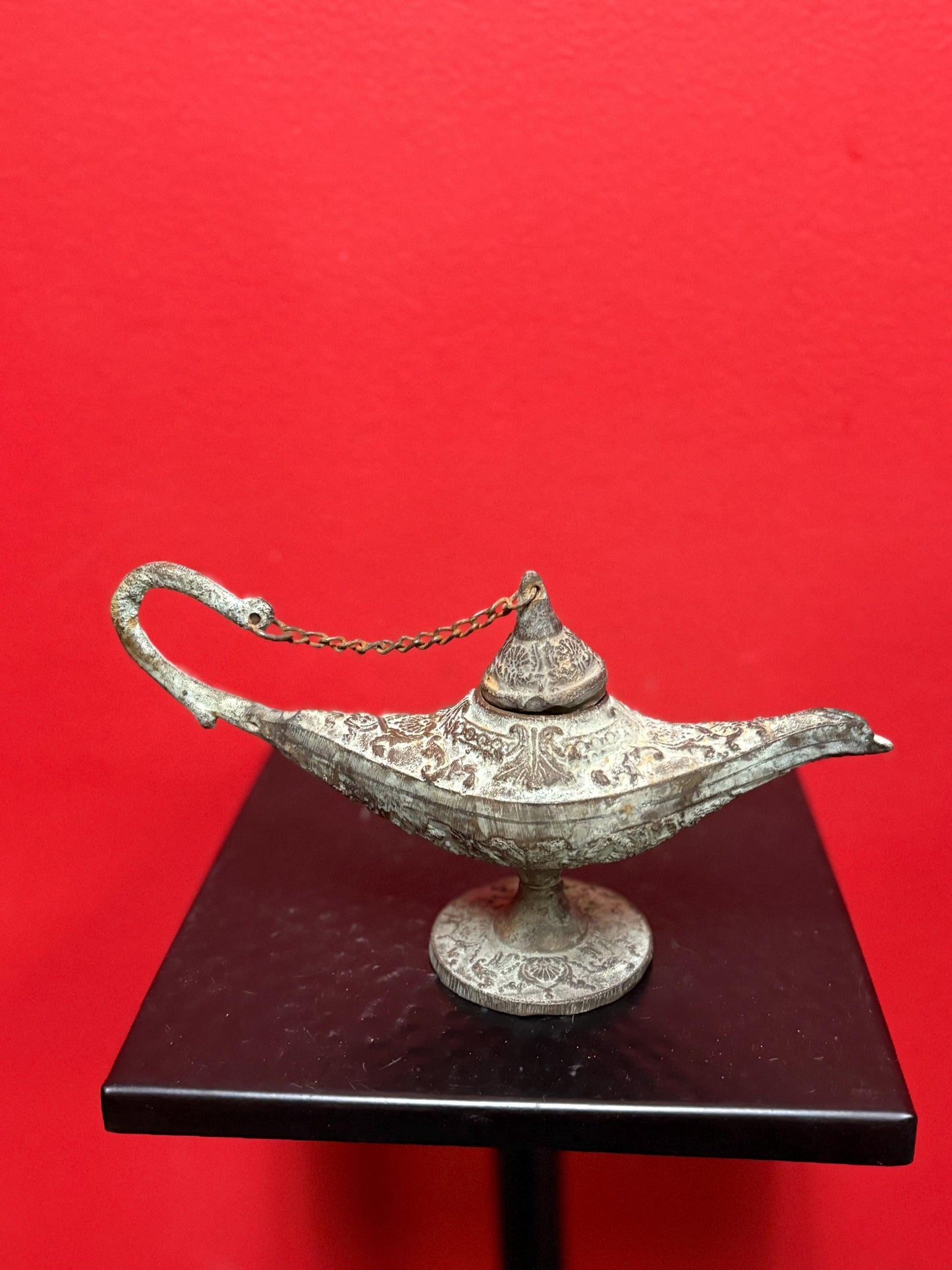 8 x 4“ high antique bronze genie lamp in great condition with amazing Patina wonderful piece and percent gift ..: 3 wishes included
