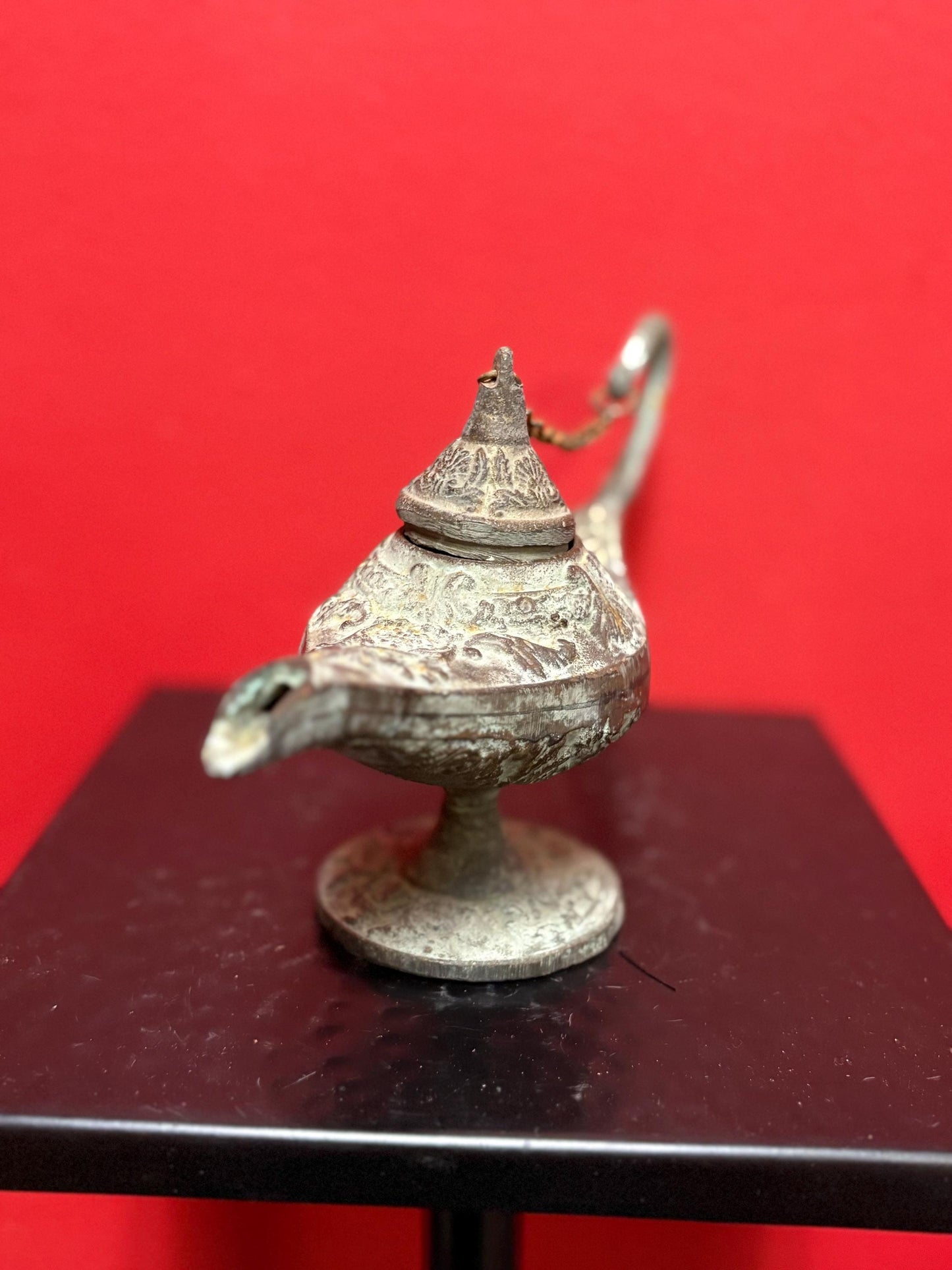 8 x 4“ high antique bronze genie lamp in great condition with amazing Patina wonderful piece and percent gift ..: 3 wishes included
