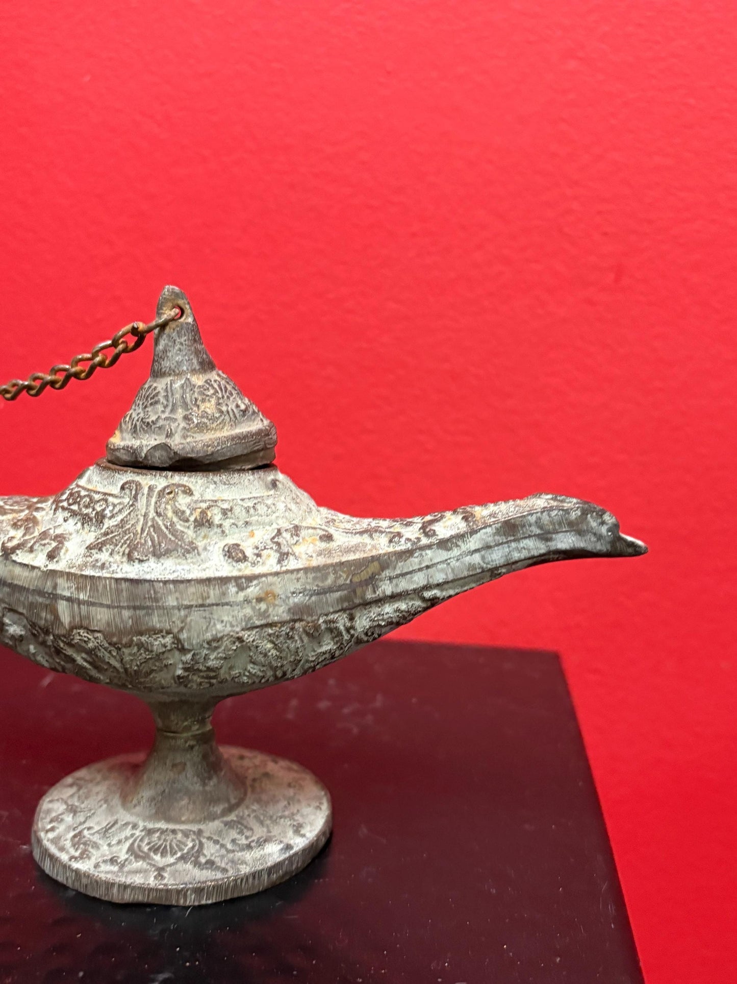 8 x 4“ high antique bronze genie lamp in great condition with amazing Patina wonderful piece and percent gift ..: 3 wishes included