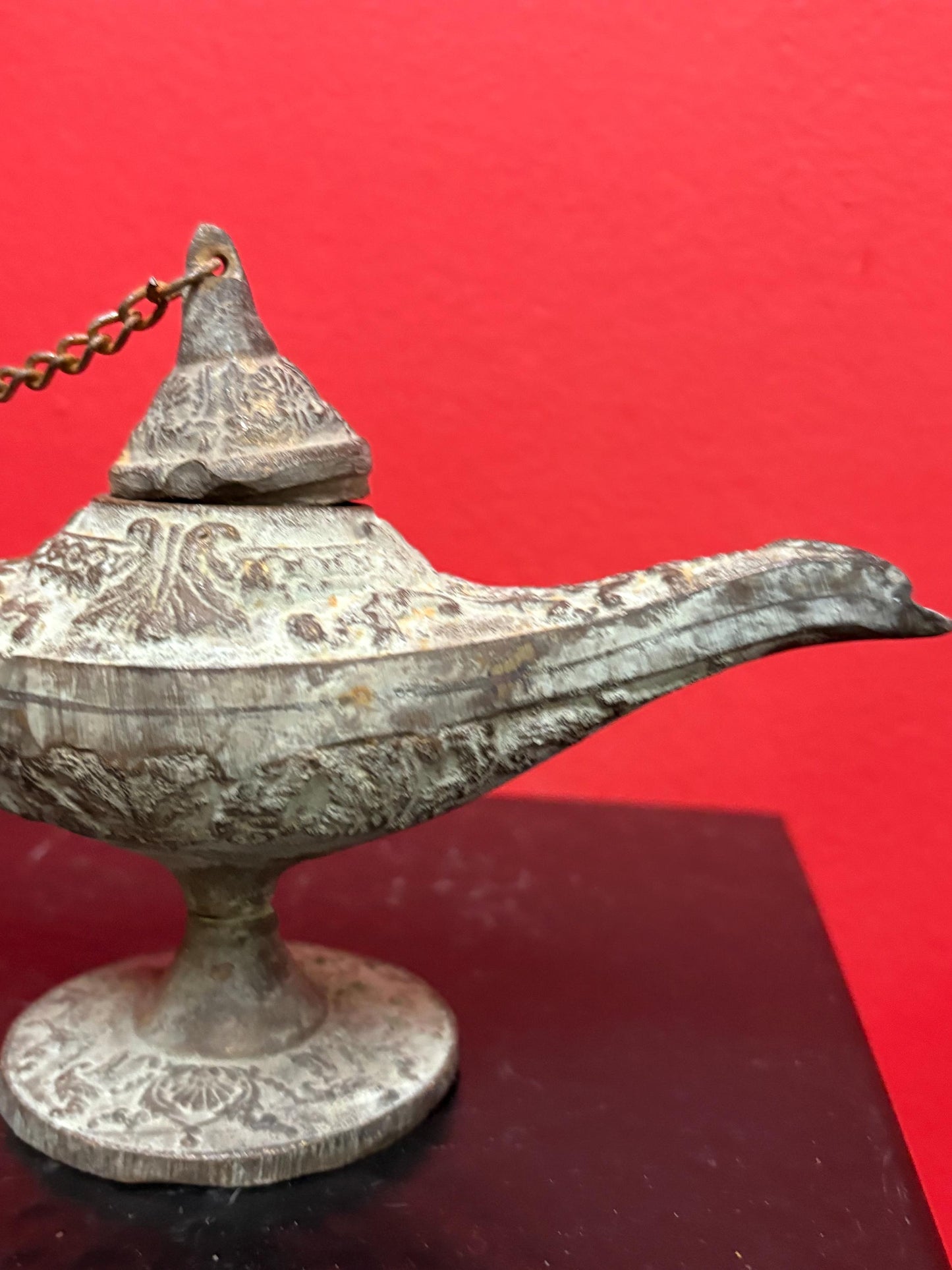 8 x 4“ high antique bronze genie lamp in great condition with amazing Patina wonderful piece and percent gift ..: 3 wishes included