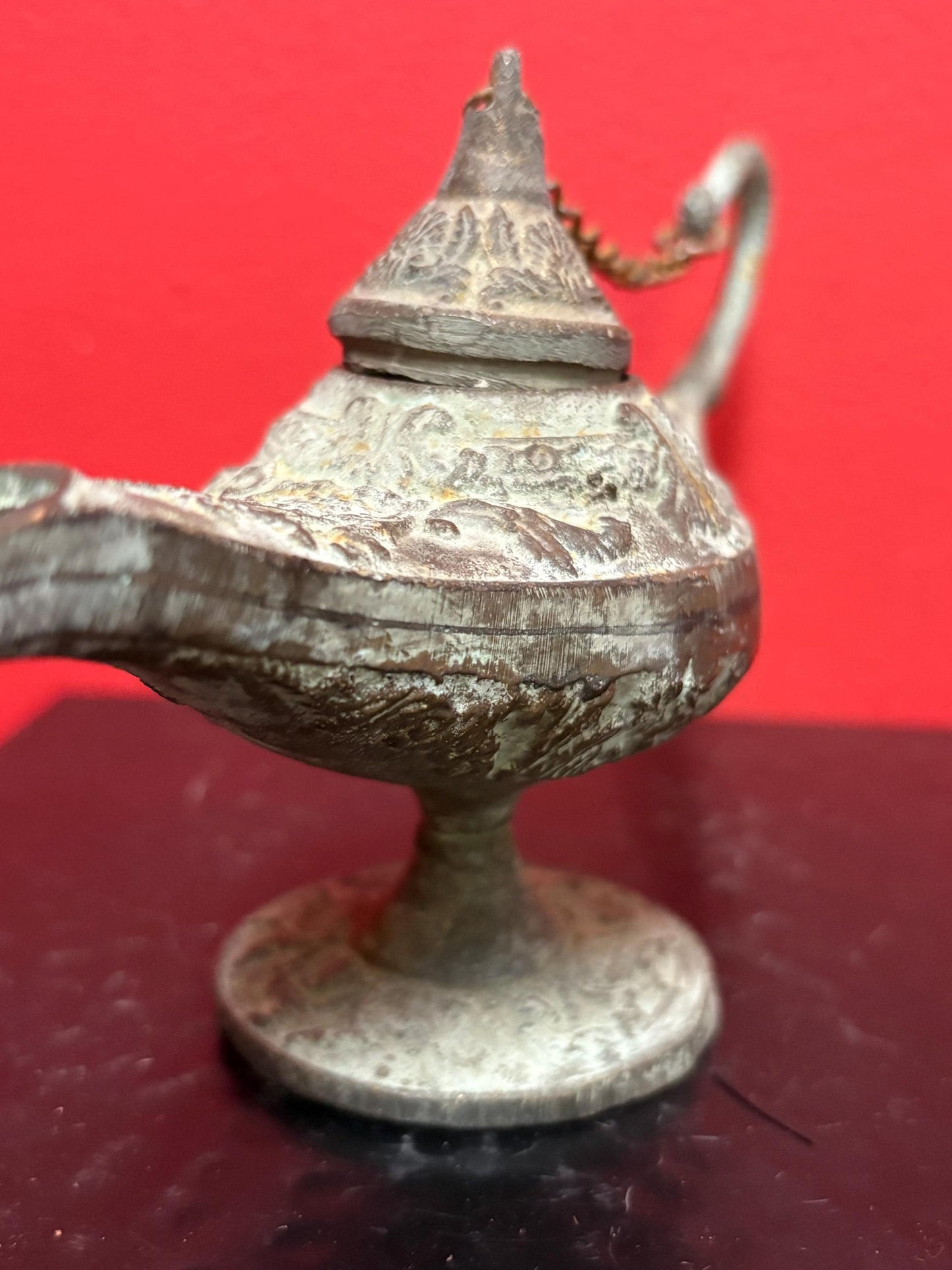 8 x 4“ high antique bronze genie lamp in great condition with amazing Patina wonderful piece and percent gift ..: 3 wishes included