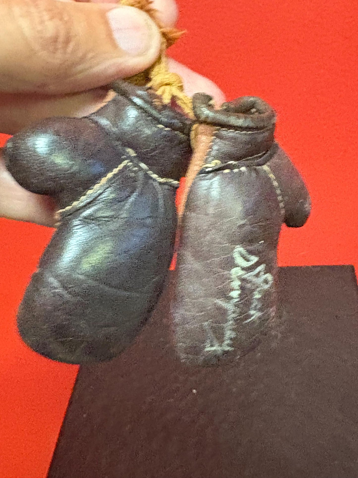 Extremely rare 1920s signed miniature boxing gloves by Jack Dempsey 2 inches - piece of boxing history authentic and great condition