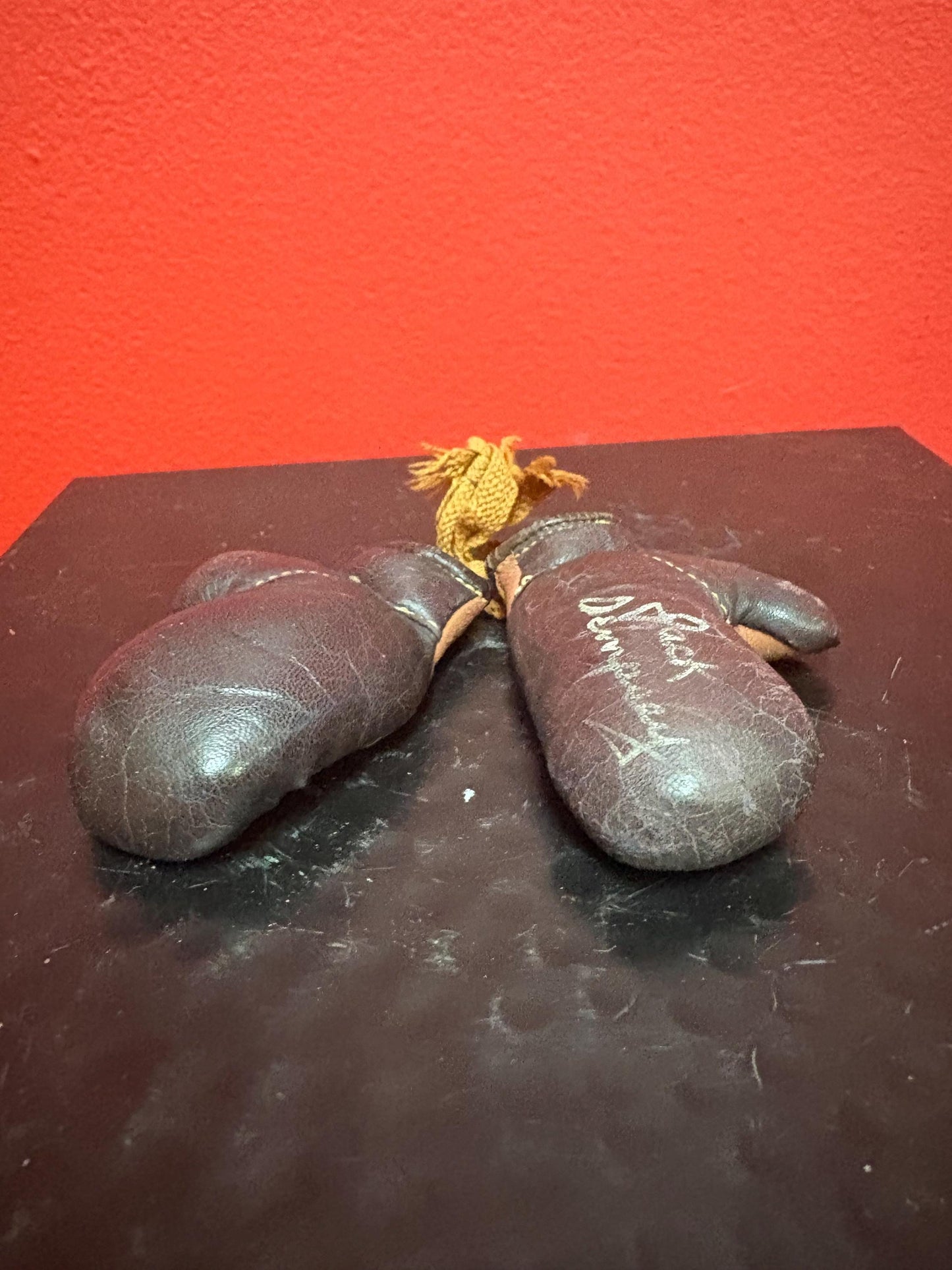 Extremely rare 1920s signed miniature boxing gloves by Jack Dempsey 2 inches - piece of boxing history authentic and great condition