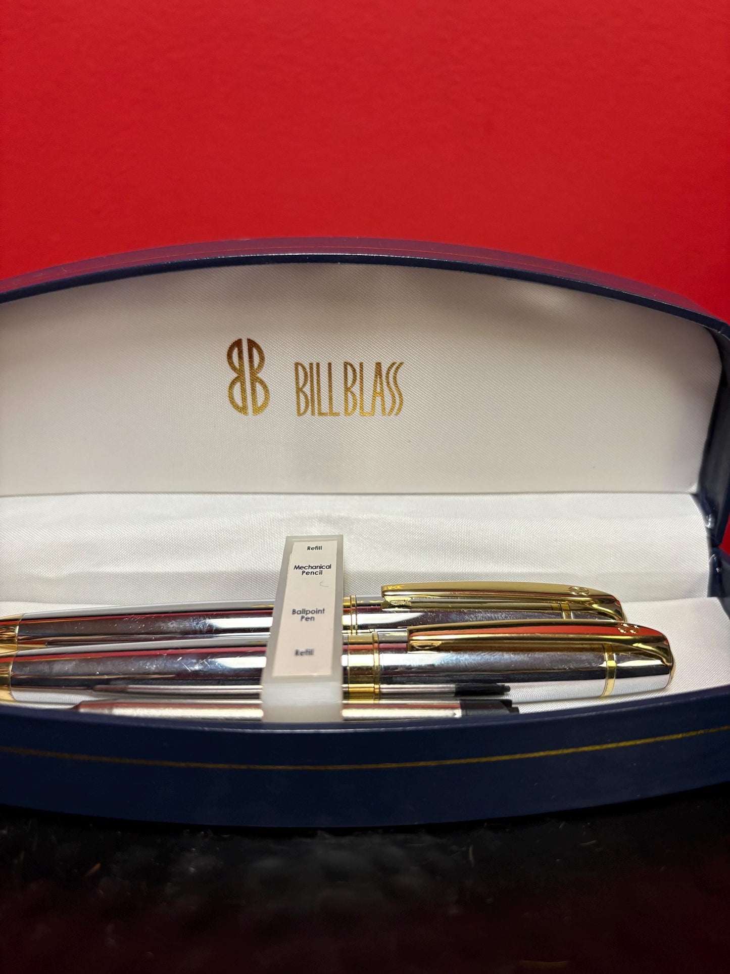 Bill Blass pen and pencil set in original as is great price