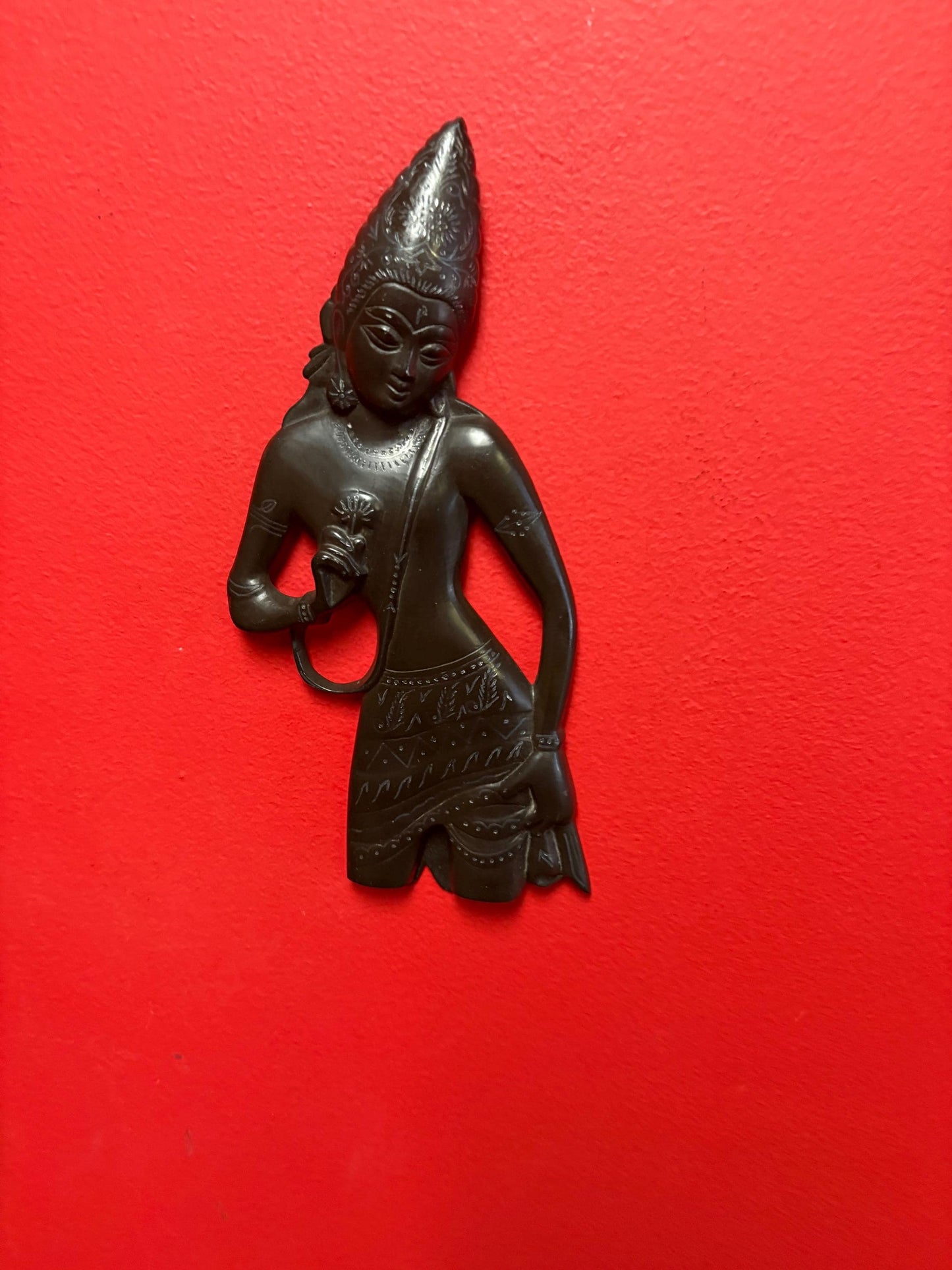 Beautiful Asian bronze lady 9 x 4 wide stands or hangs great detail and great value