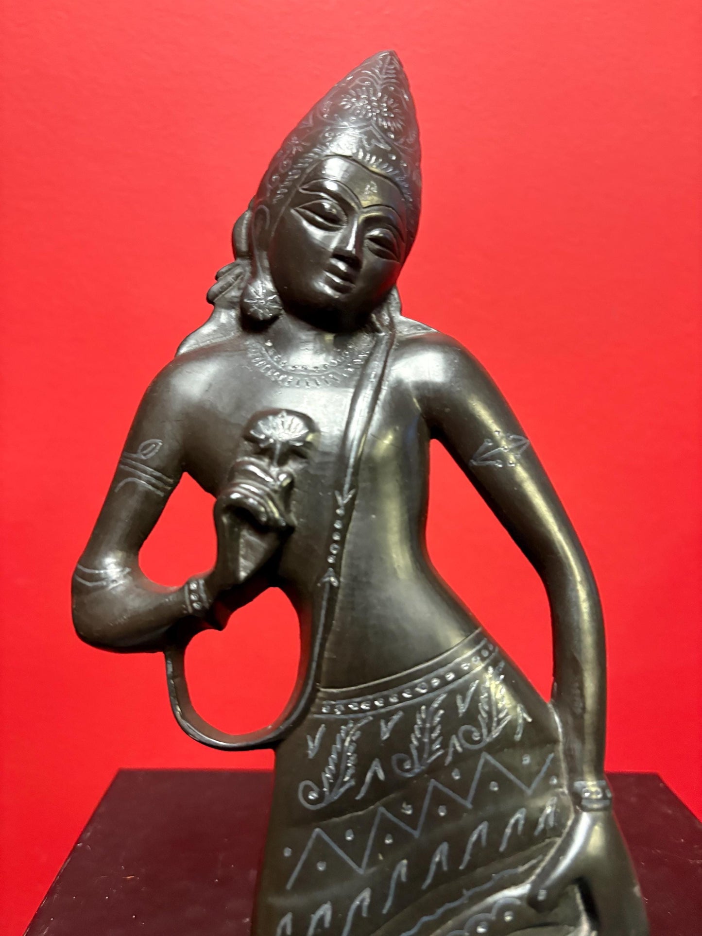 Beautiful Asian bronze lady 9 x 4 wide stands or hangs great detail and great value