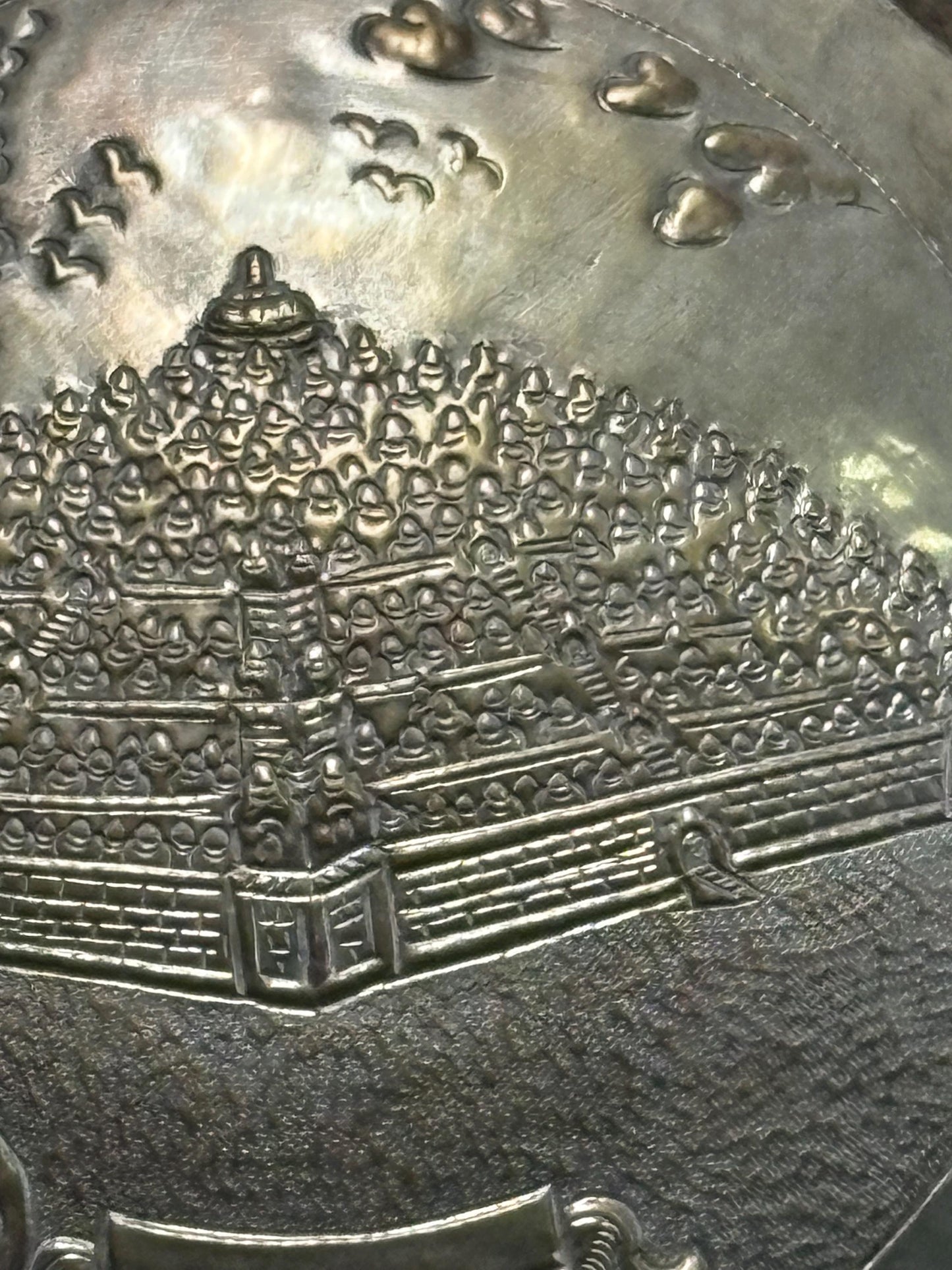 620 g - untested Asian silver plate with amazing detailed scene ready to hang great value 13 inches