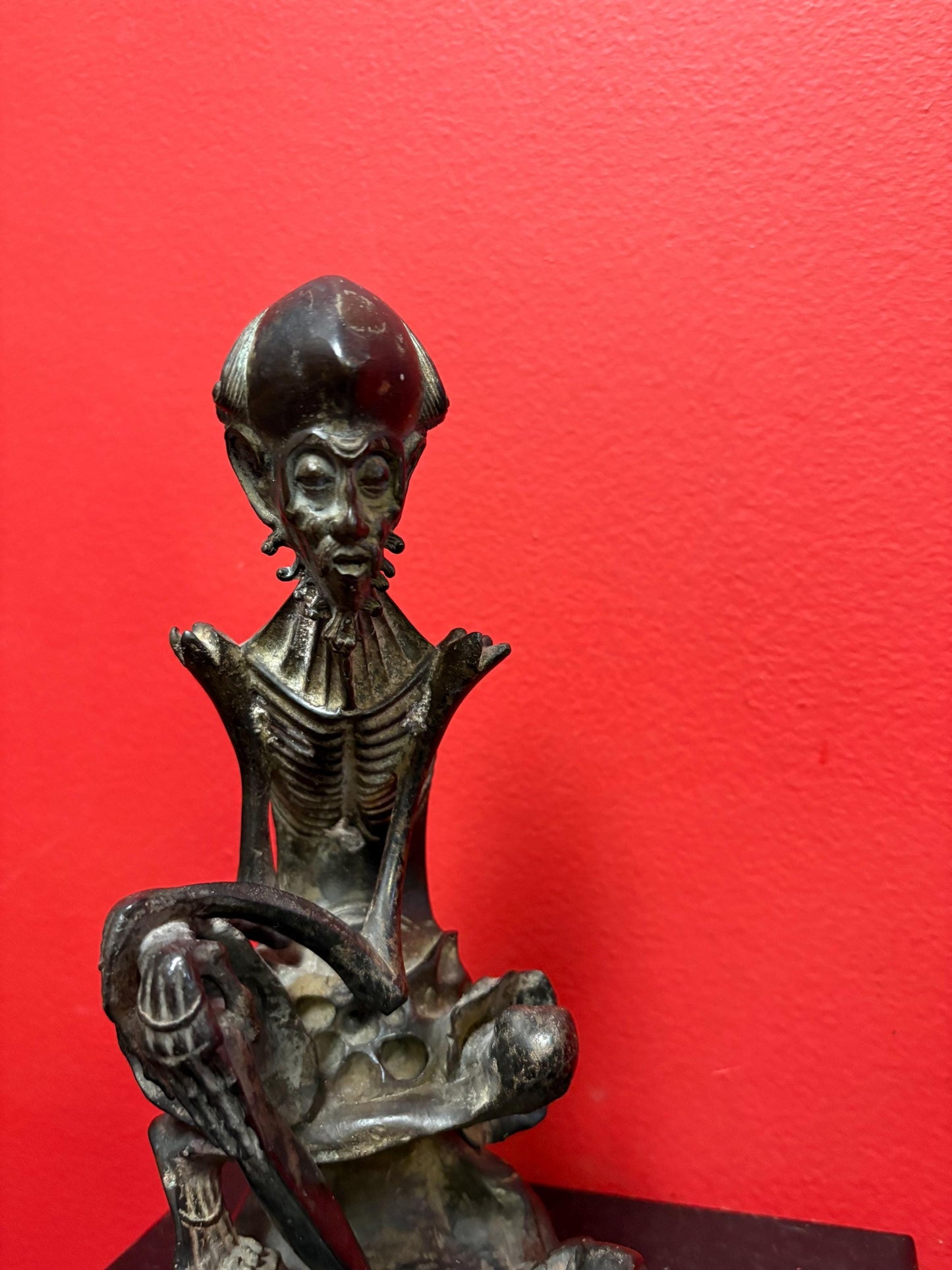 Beautiful 19 century heavy Nepalese bronze statue great detail and wonderful imagery wow