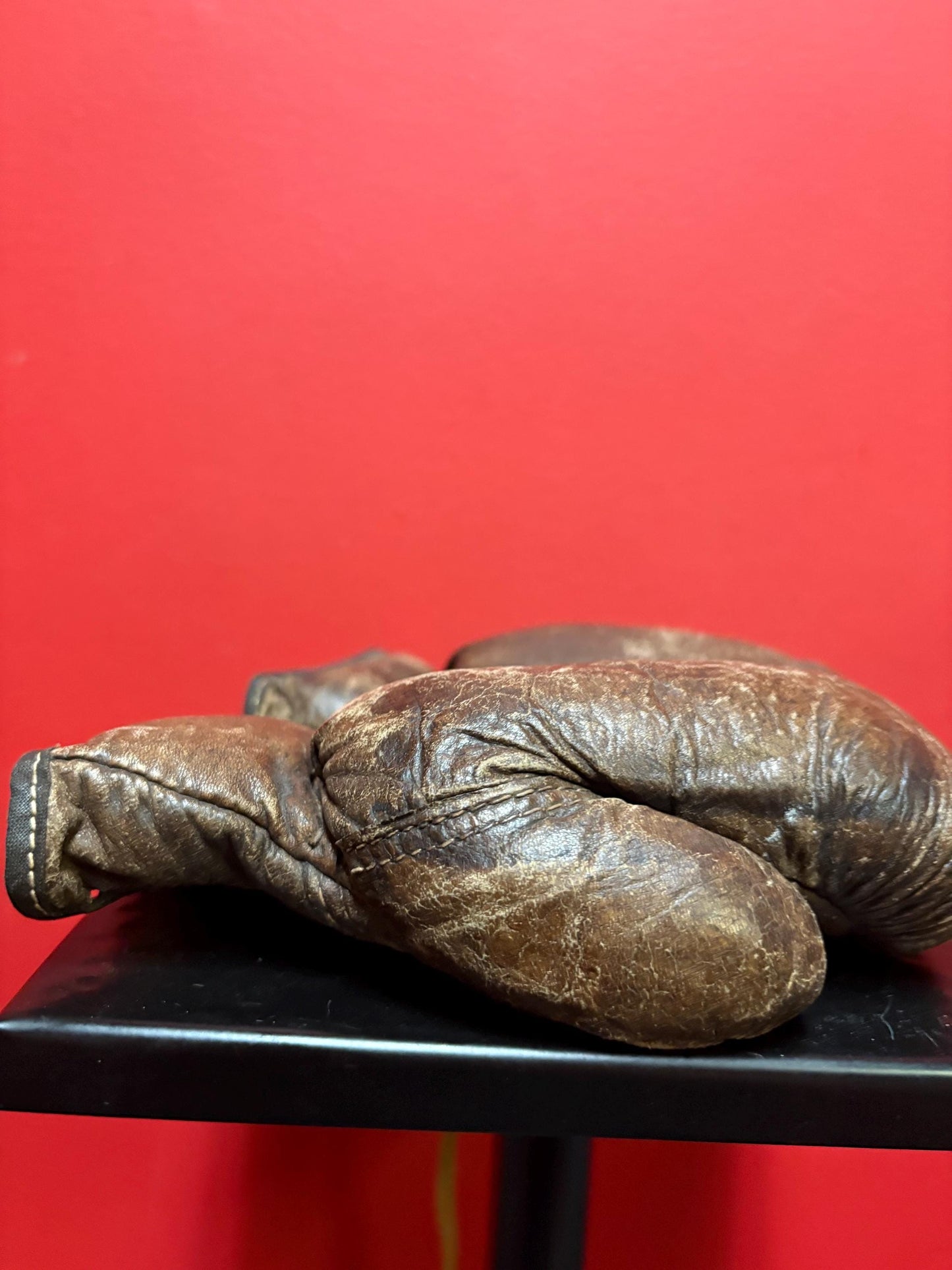 Crazy cool museum quality 7 inch long 1920s childrens boxing gloves as is condition amazing boxing history wow