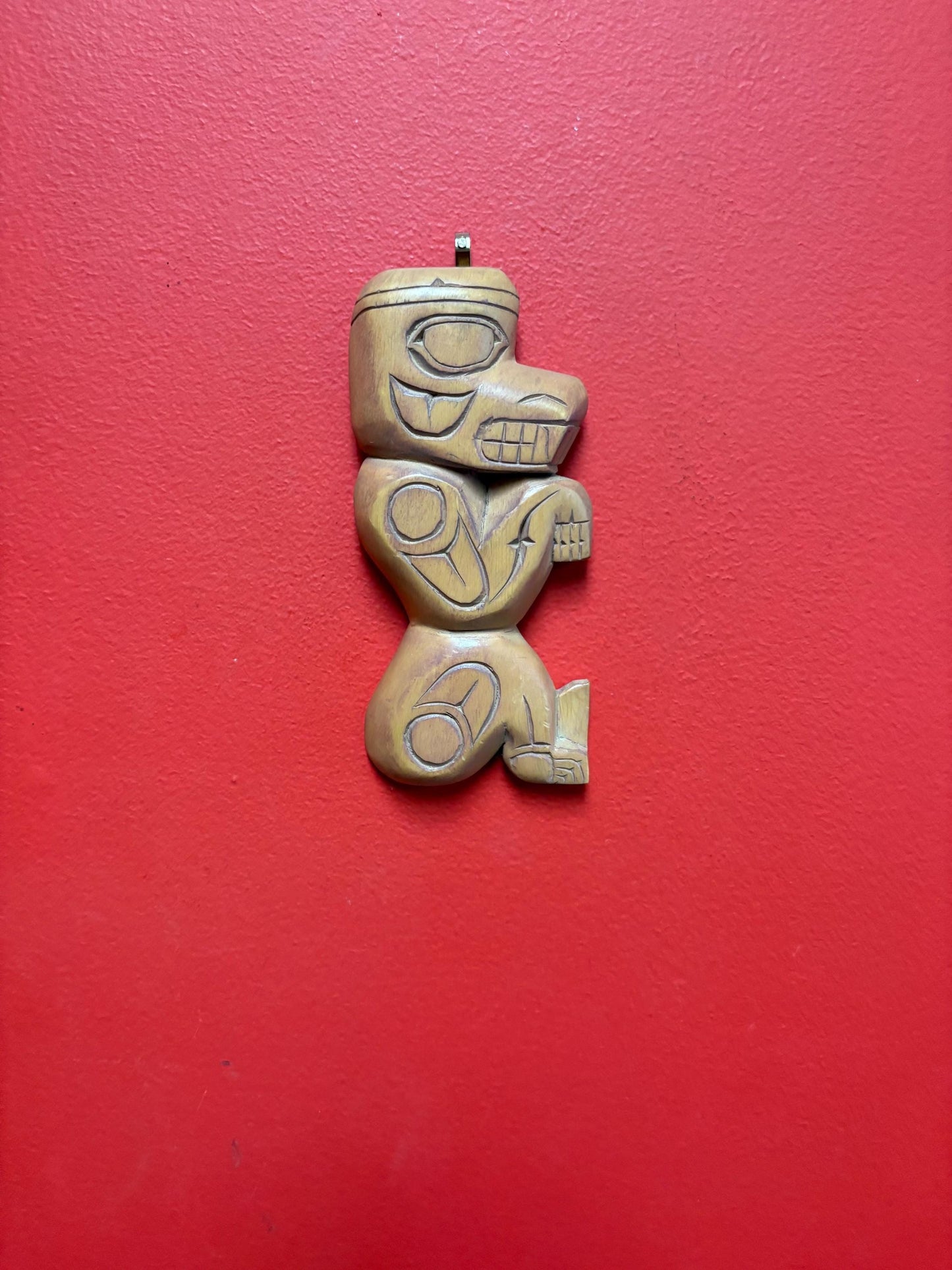 High-quality 7 x 3 wide cedar BEAR plaque by Ralph Hill indigenous first nations Pacific Northwest Coast beauty