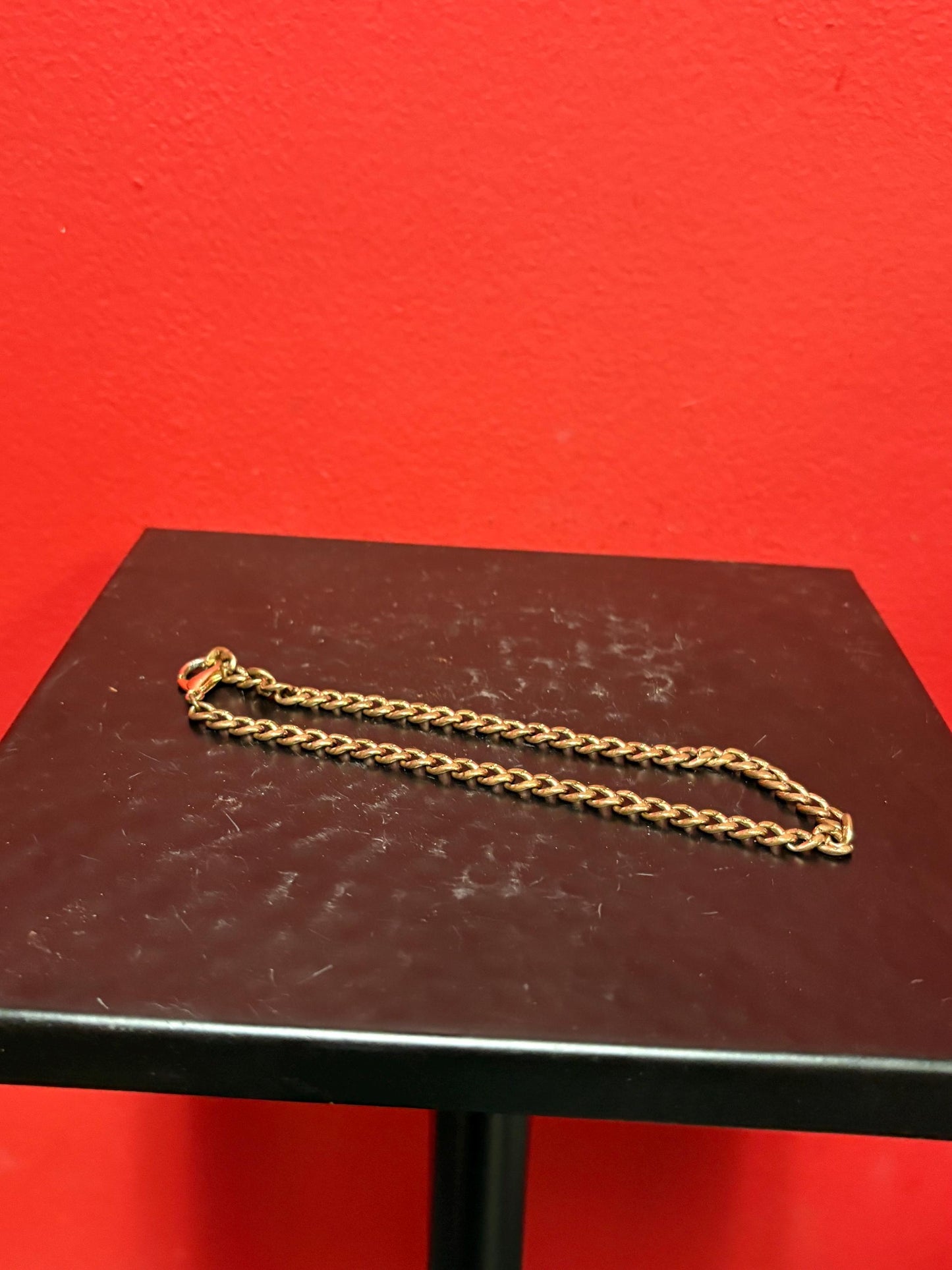 Beautiful untested gold bracelet link chain style and approximately 10 inches long 5 grams
