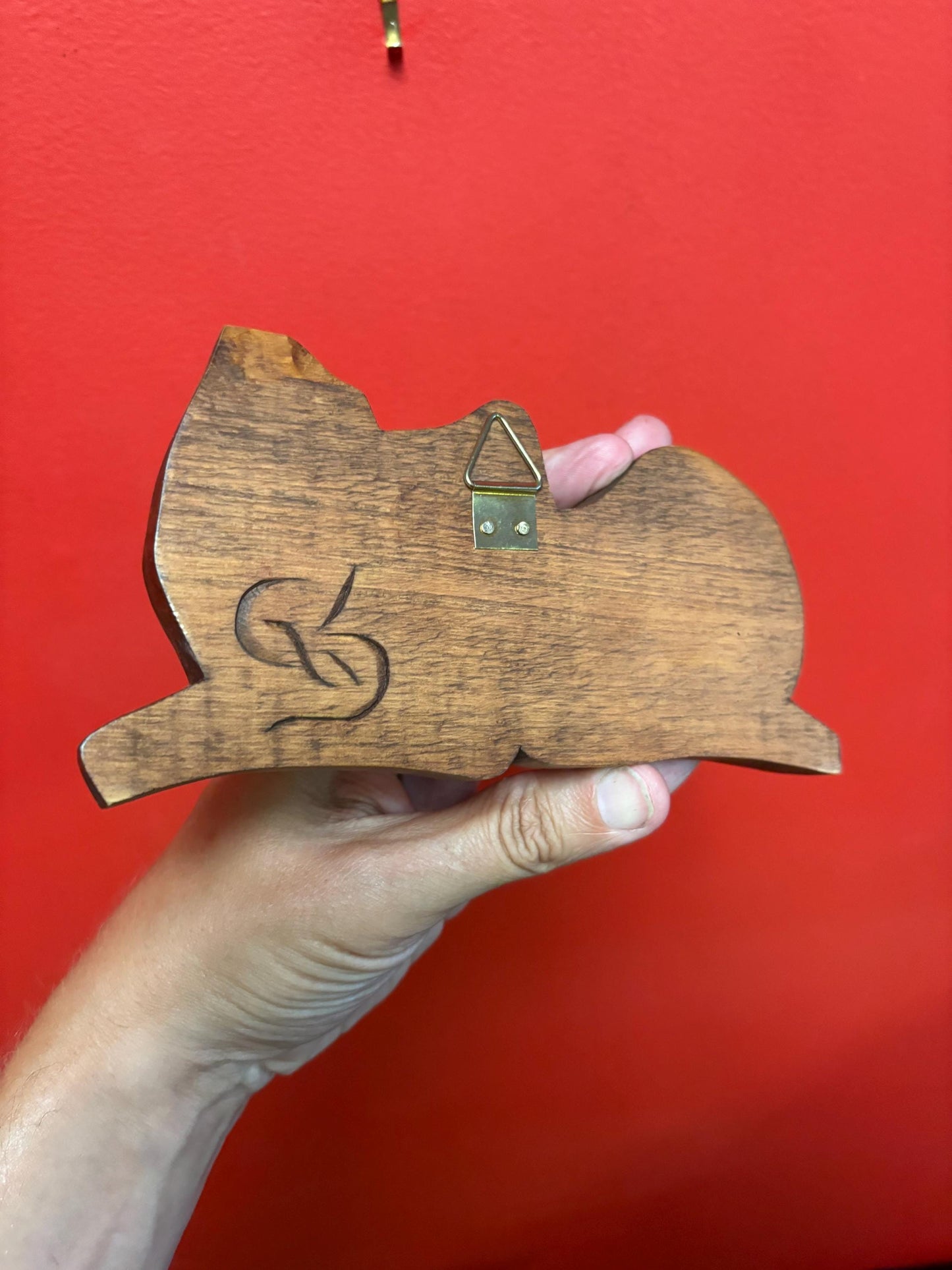 Lovely indigenous first nations Pacific northWest Coast 7 x 3 inch wolf plaque lovely detail great value