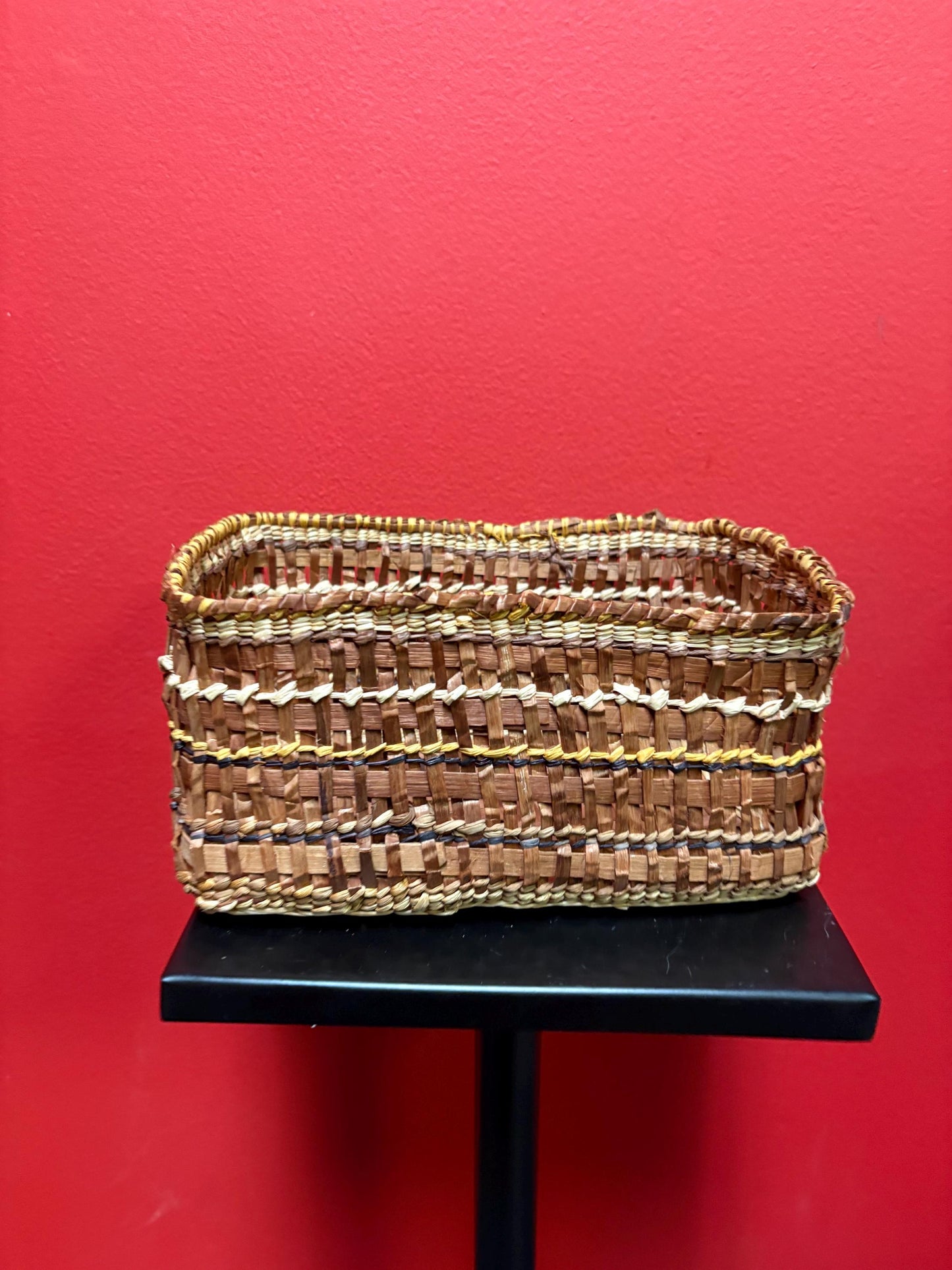 Beautiful 7 1/2 x 6 x 4 high woven cedar bark indigenous First Nations Basket in great condition amazing value