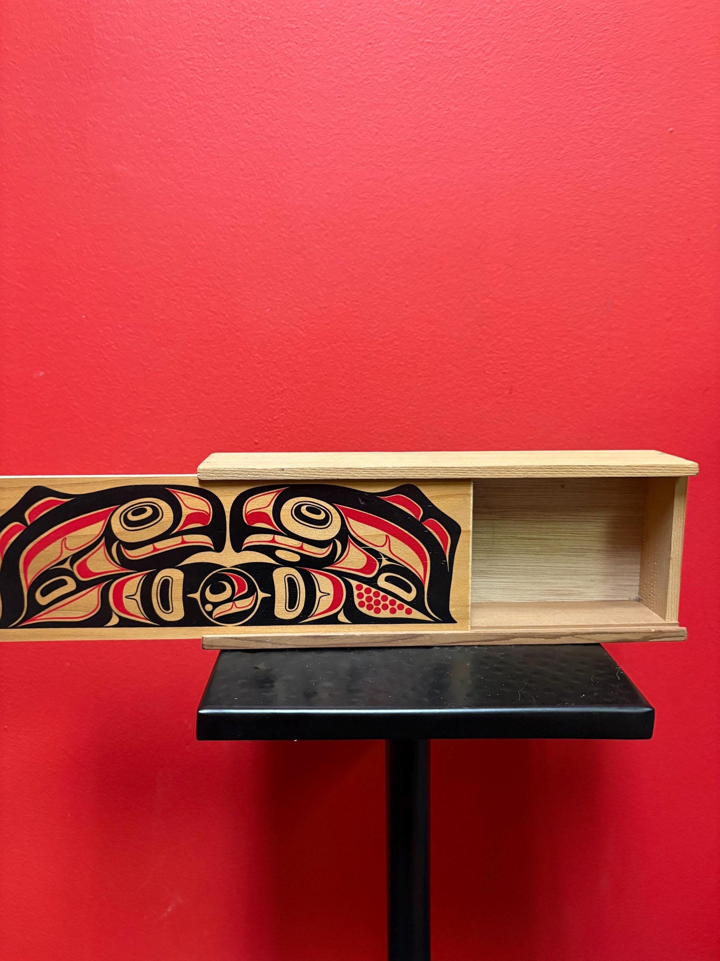 Beautiful 10 x 4 x 2“ deep indigenous first nations West Coast salmon painted box  good value