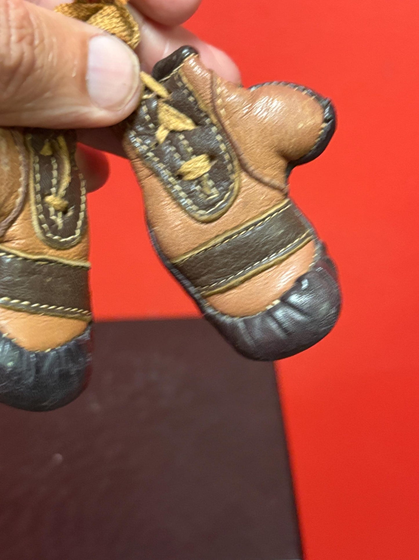 Extremely rare 1920s signed miniature boxing gloves by Jack Dempsey 2 inches - piece of boxing history authentic and great condition