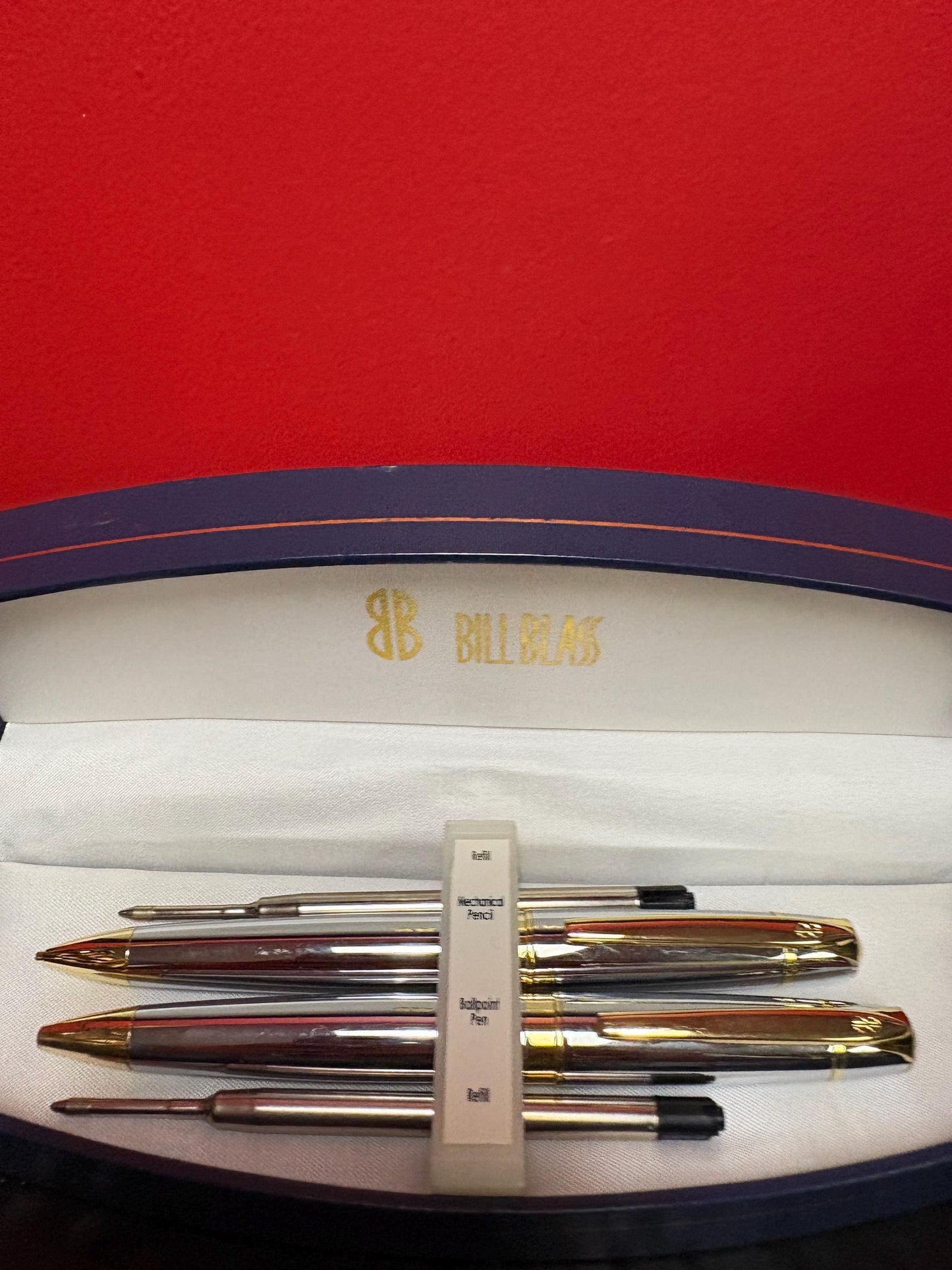 Bill Blass pen and pencil set in original as is great price