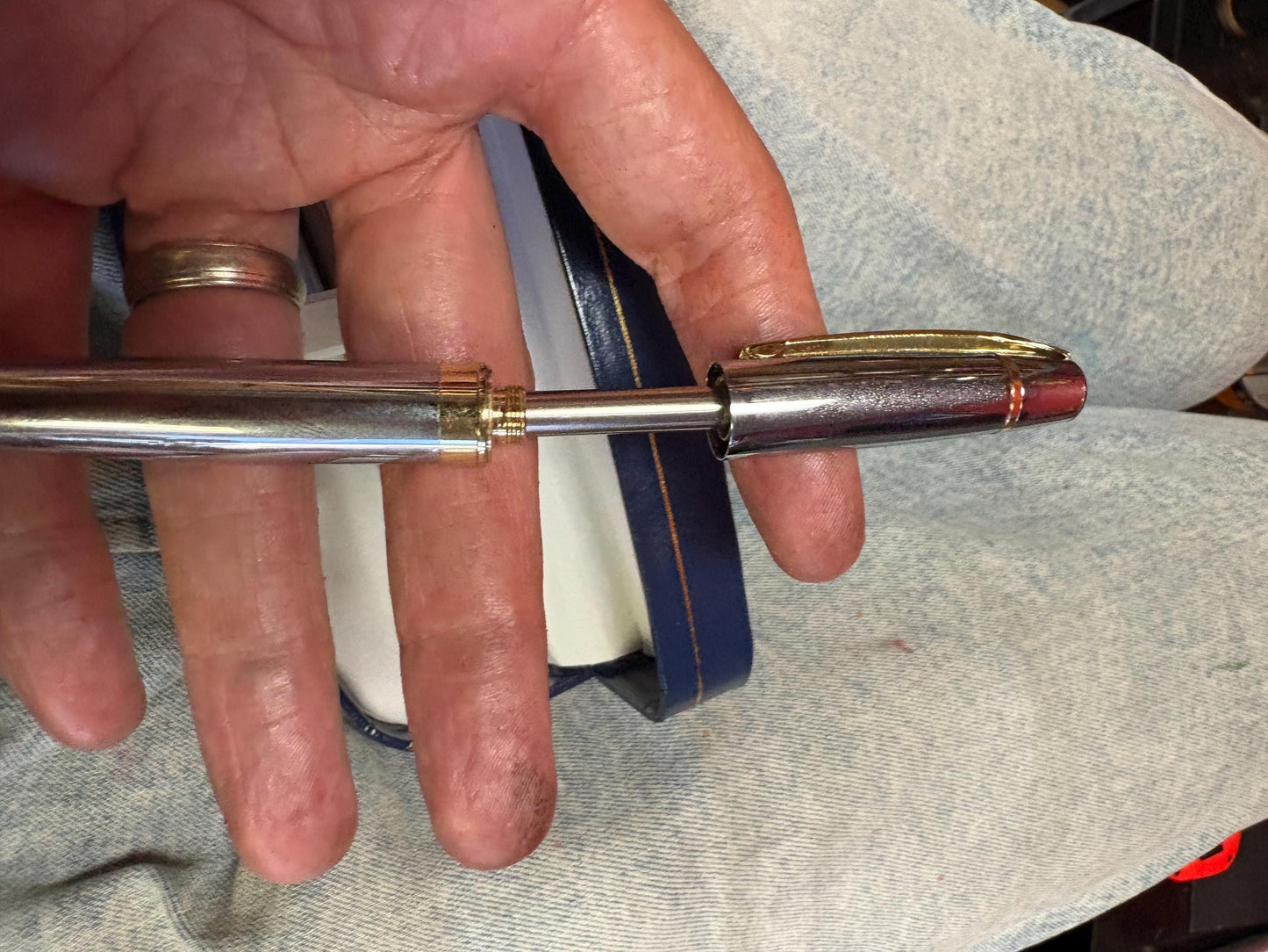 Bill Blass pen and pencil set in original as is great price
