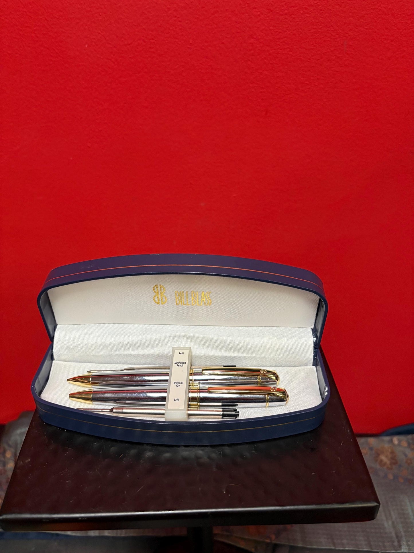 Bill Blass pen and pencil set in original as is great price