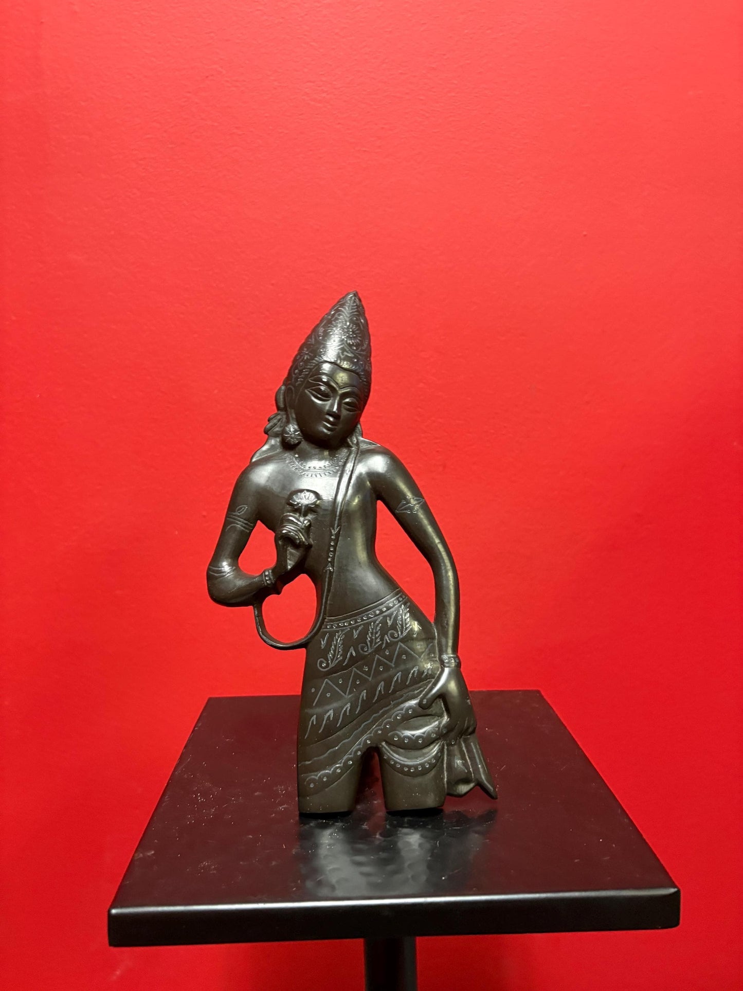 Beautiful Asian bronze lady 9 x 4 wide stands or hangs great detail and great value