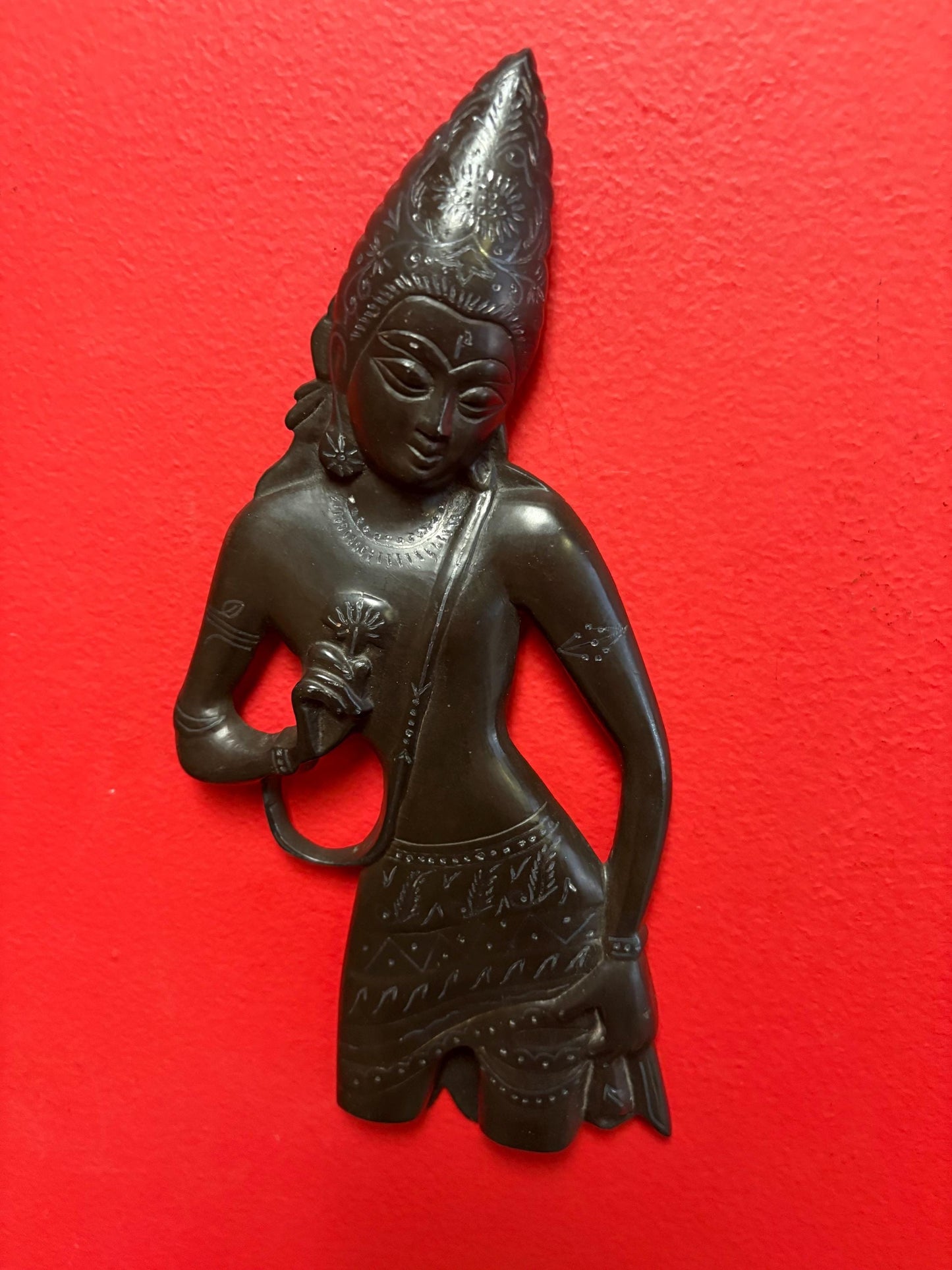 Beautiful Asian bronze lady 9 x 4 wide stands or hangs great detail and great value