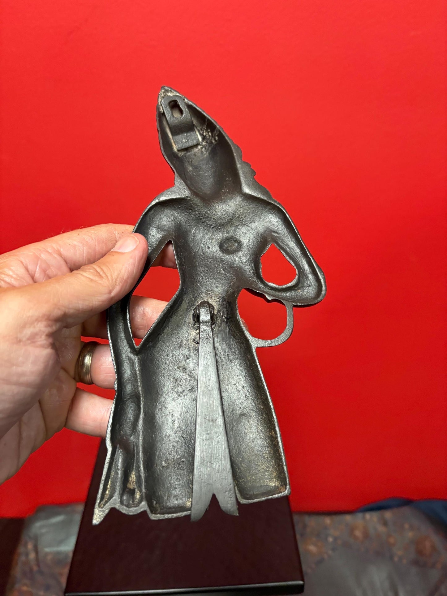 Beautiful Asian bronze lady 9 x 4 wide stands or hangs great detail and great value