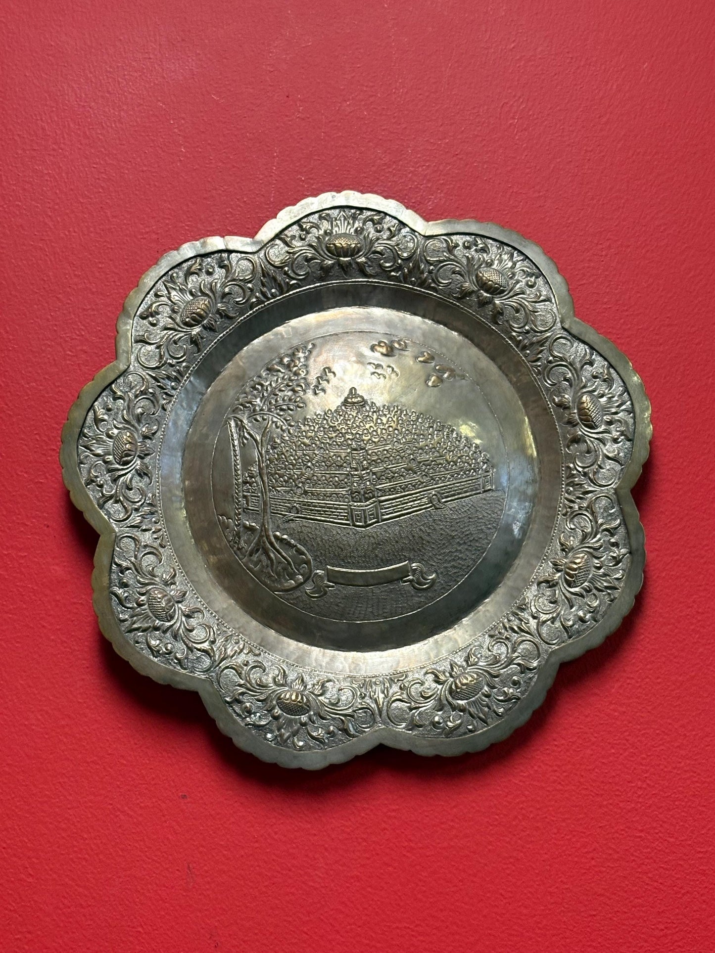 620 g - untested Asian silver plate with amazing detailed scene ready to hang great value 13 inches