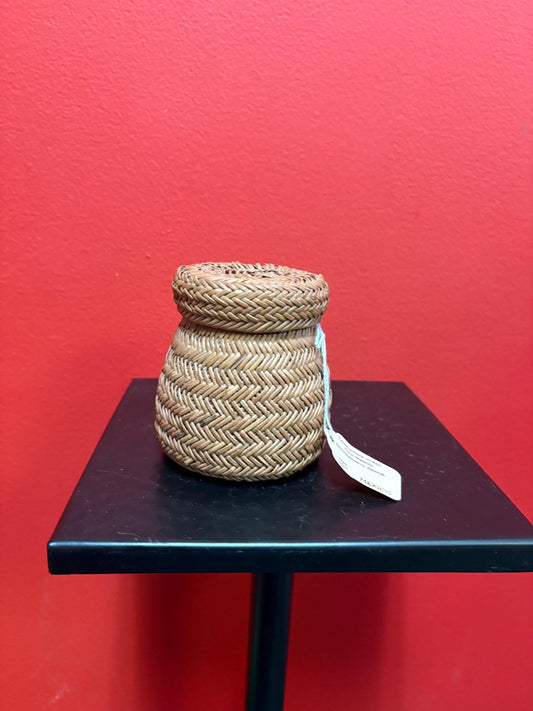 Beautiful antique Mexican TARAHUMARA  Indian Pineneedle double weave basket  great condition  value priced  4 inches tall