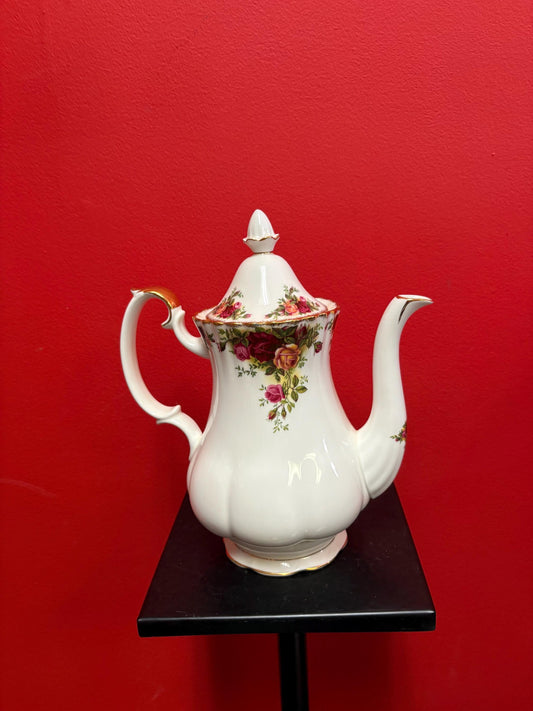 Beautiful Royal Albert old country Rose  10 x 8 wide  coffee pot in perfect  condition  wow