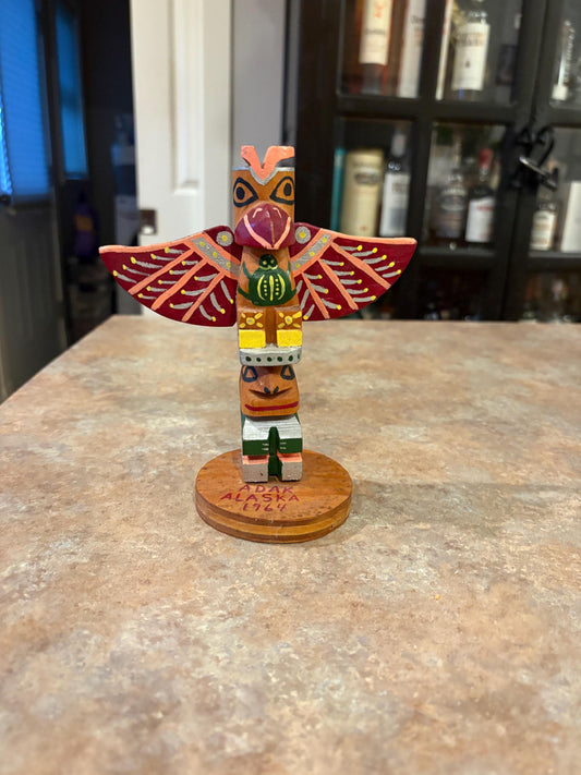 Beautiful 1964 signed indigenous First Nations  Alaskan polychrome totem pole 7 x 6“   very cool